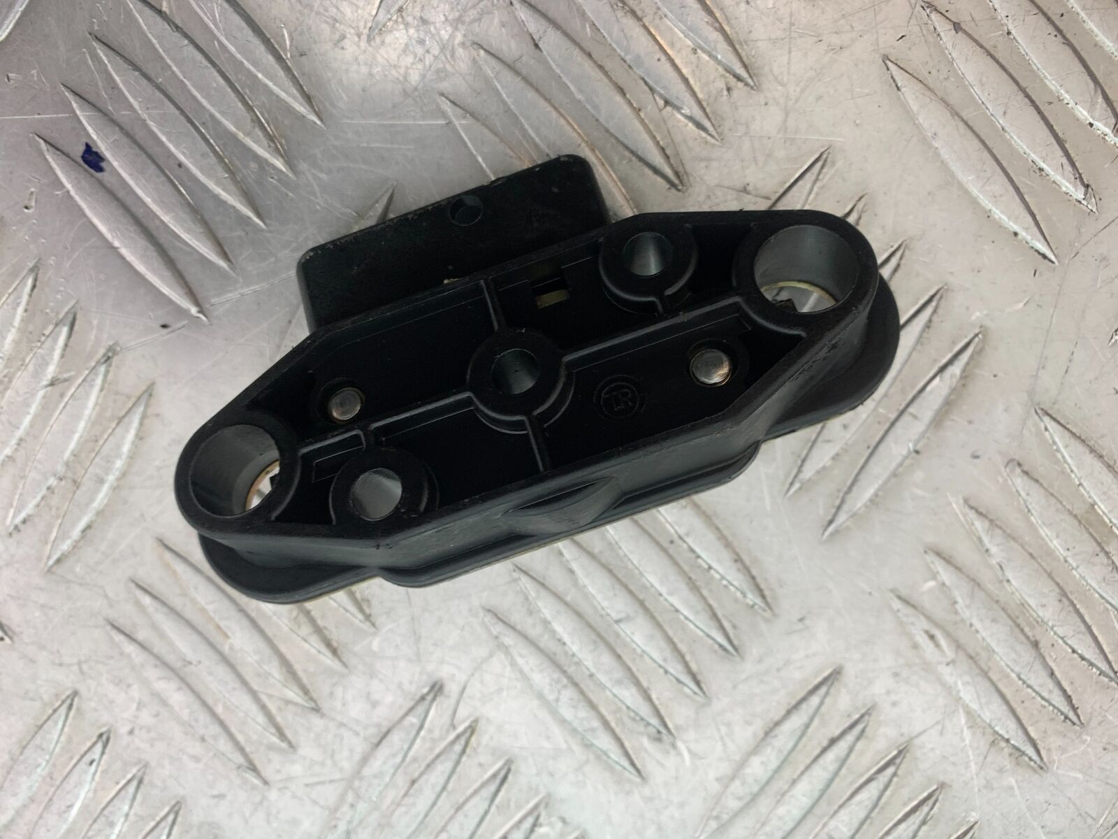 SUZUKI GSF600 GSF 600 BANDIT SEAT CATCH  YEAR 2001-2003 (CMB1102)
