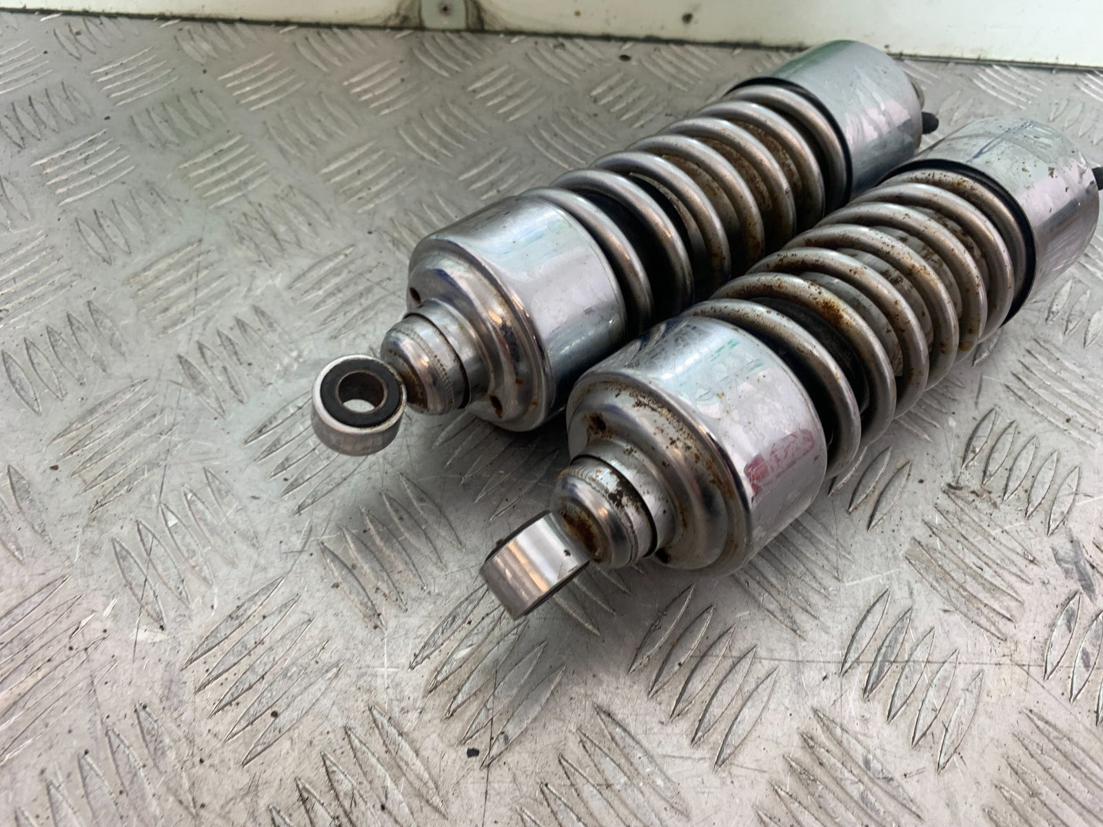 KAWASAKI VN1500 CLASSIC REAR SHOCKS YEAR 1999 -2006 (CMB1166)