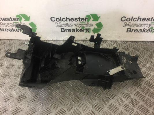 YAMAHA XJ6 XJ6-S UNDERTRAY  YEAR 2010 (STOCK 383)