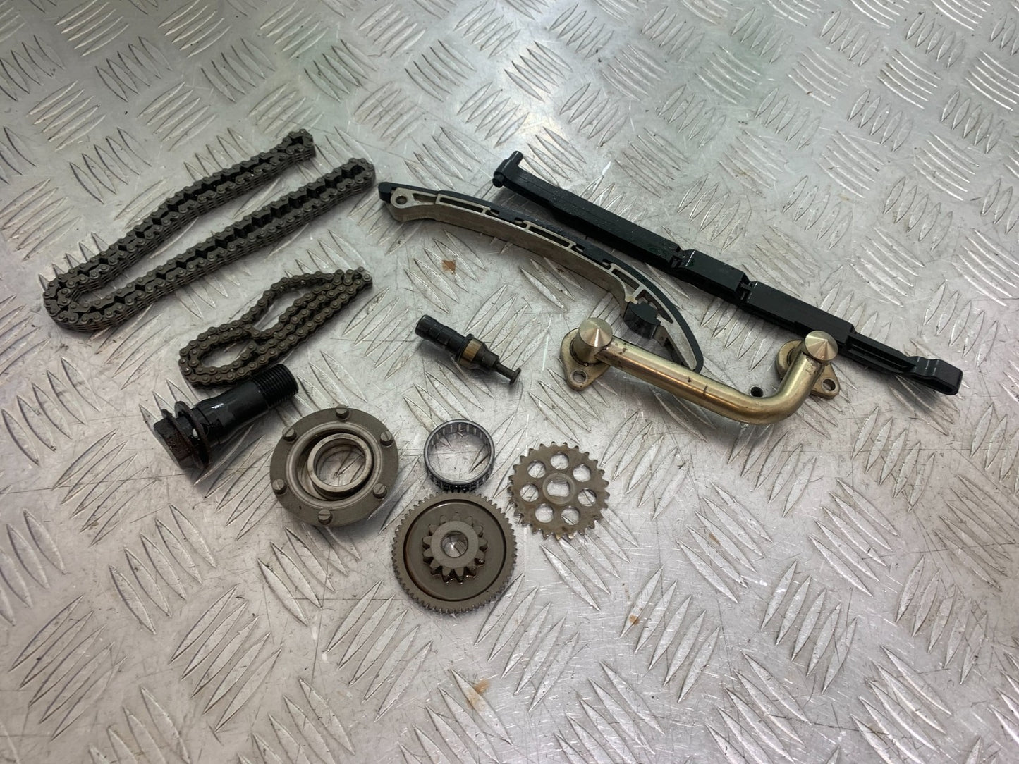 TRIUMPH 675 STREET TRIPLE ENGINE PARTS   2013-2016 (CMB1186)