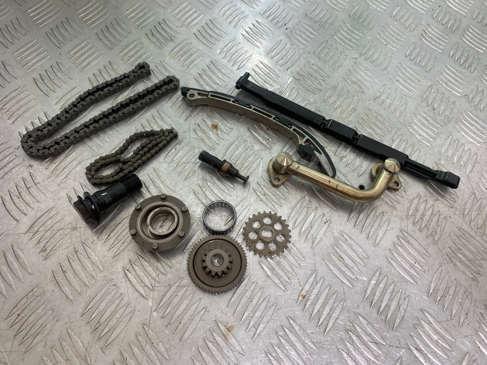 TRIUMPH 675 STREET TRIPLE ENGINE PARTS   2013-2016 (CMB1186)