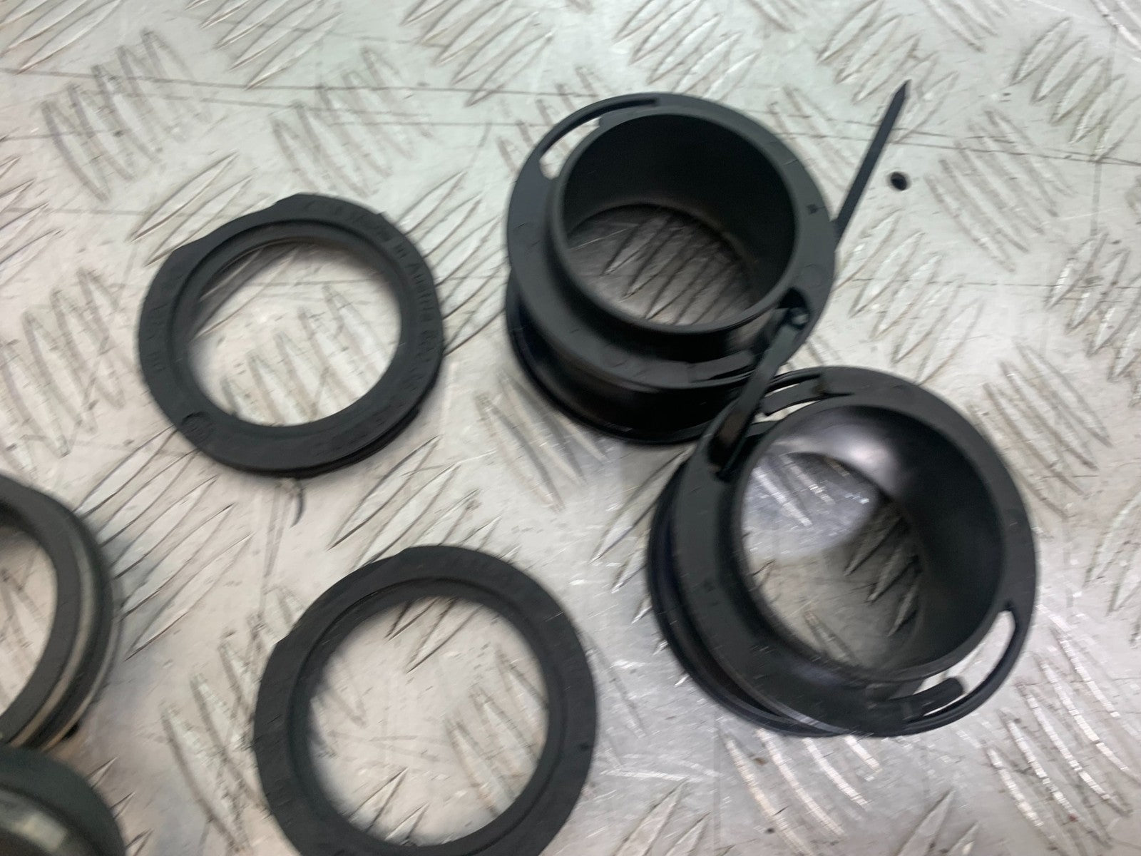 KTM 990 SUPER DUKE AIRBOX RUBBERS  YEAR 2007-2011  (CMB1207)