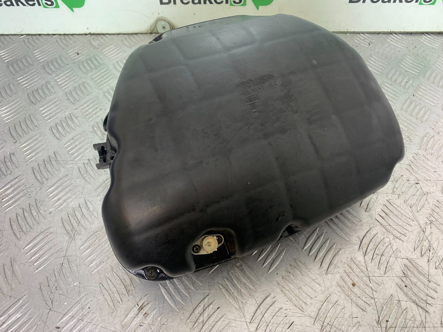 HONDA CBR1100 BLACKBIRD AIRBOX  YEAR 1999-2005 (CMB1232)