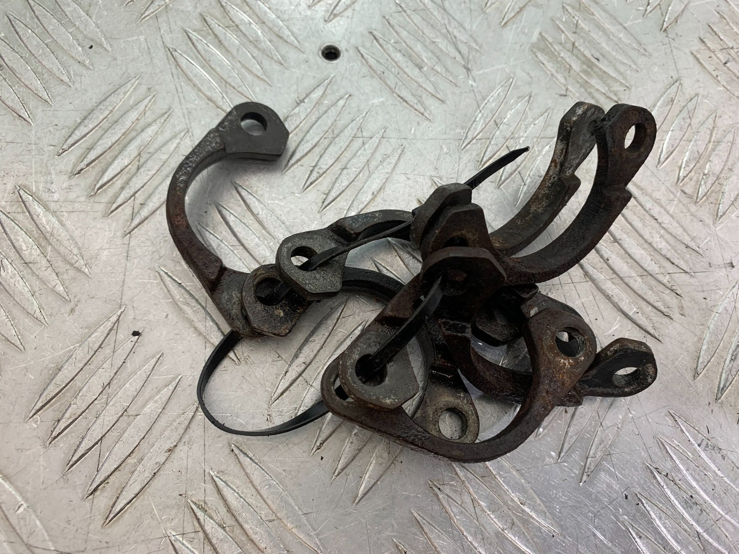 KAWASAKI ZZR1100 D EXHAUST CLAMPS   YEAR 1993-2001 (CMB1189)