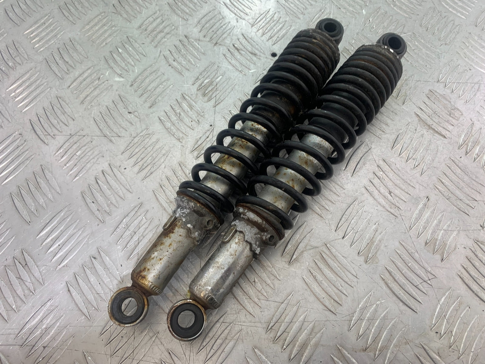 YAMAHA YBR125 YBR 125 REAR SHOCKS   YEAR 2010-2017 (CMB1163