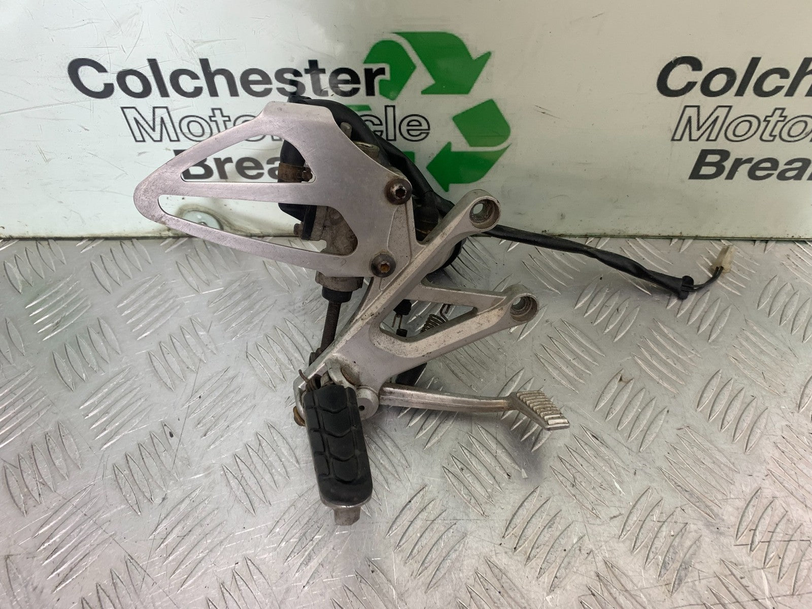 HONDA CBR600 CBR 600 FX FY FRONT RIGHT HANGER   YEAR 1999-2000 (CMB1287)