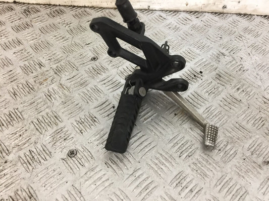 KAWASAKI ZZR1400 ZZR 1400 FRONT RIGHT HANGER  YEAR 2011 (STOCK 802)
