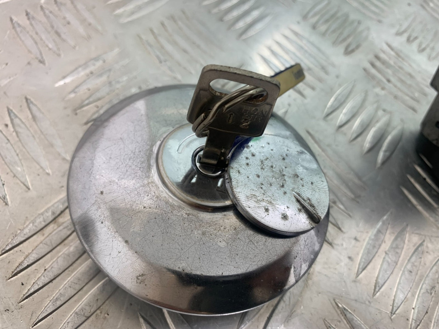 HONDA GL500 GL 500 SILVERWING IGNITION PETROL CAP & KEY   YEAR 1981-82 (CMB1168)
