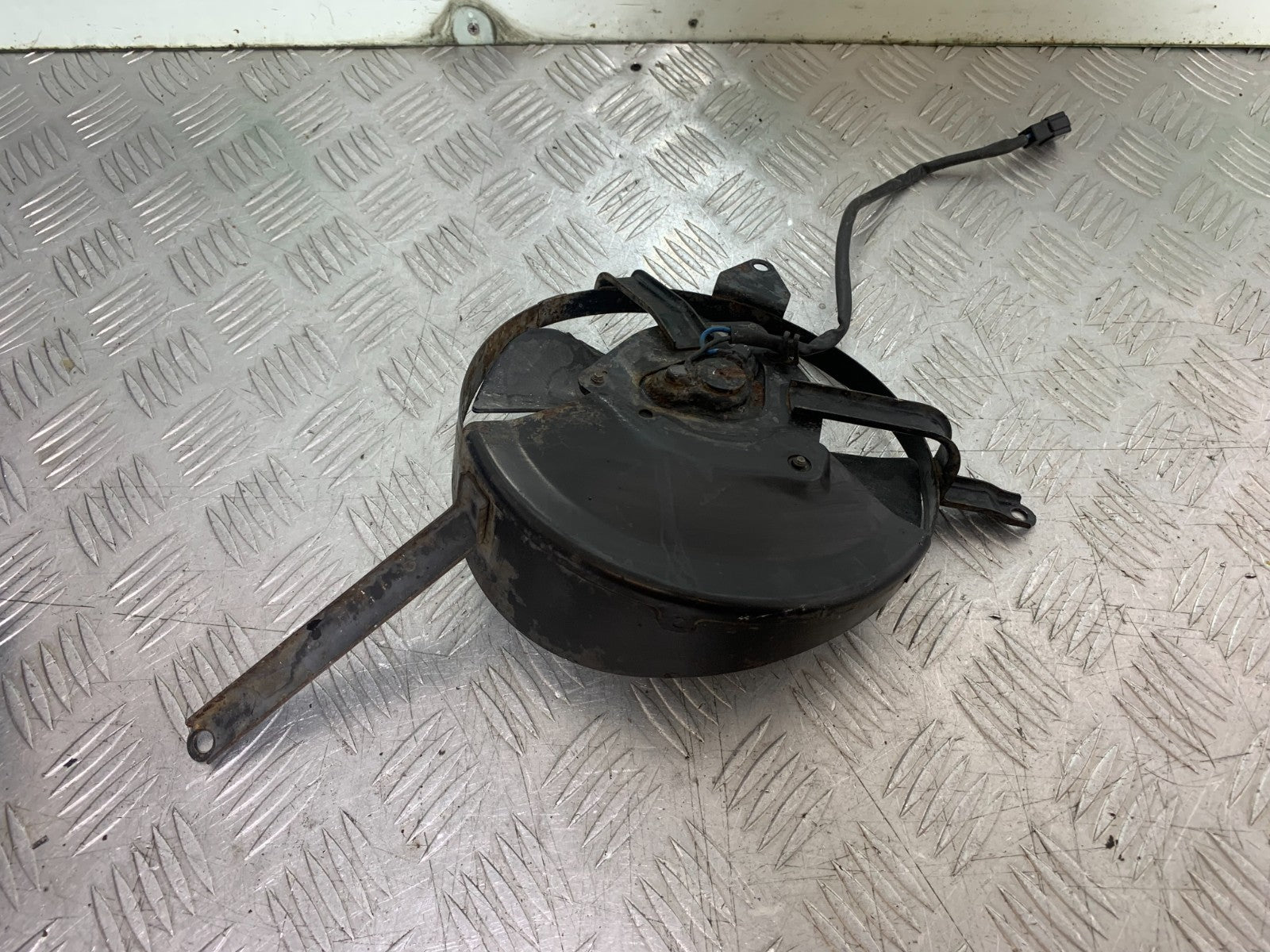 SUZUKI RF900 RF 900  READIATOR FAN YEAR 1994-1999 CMB1326