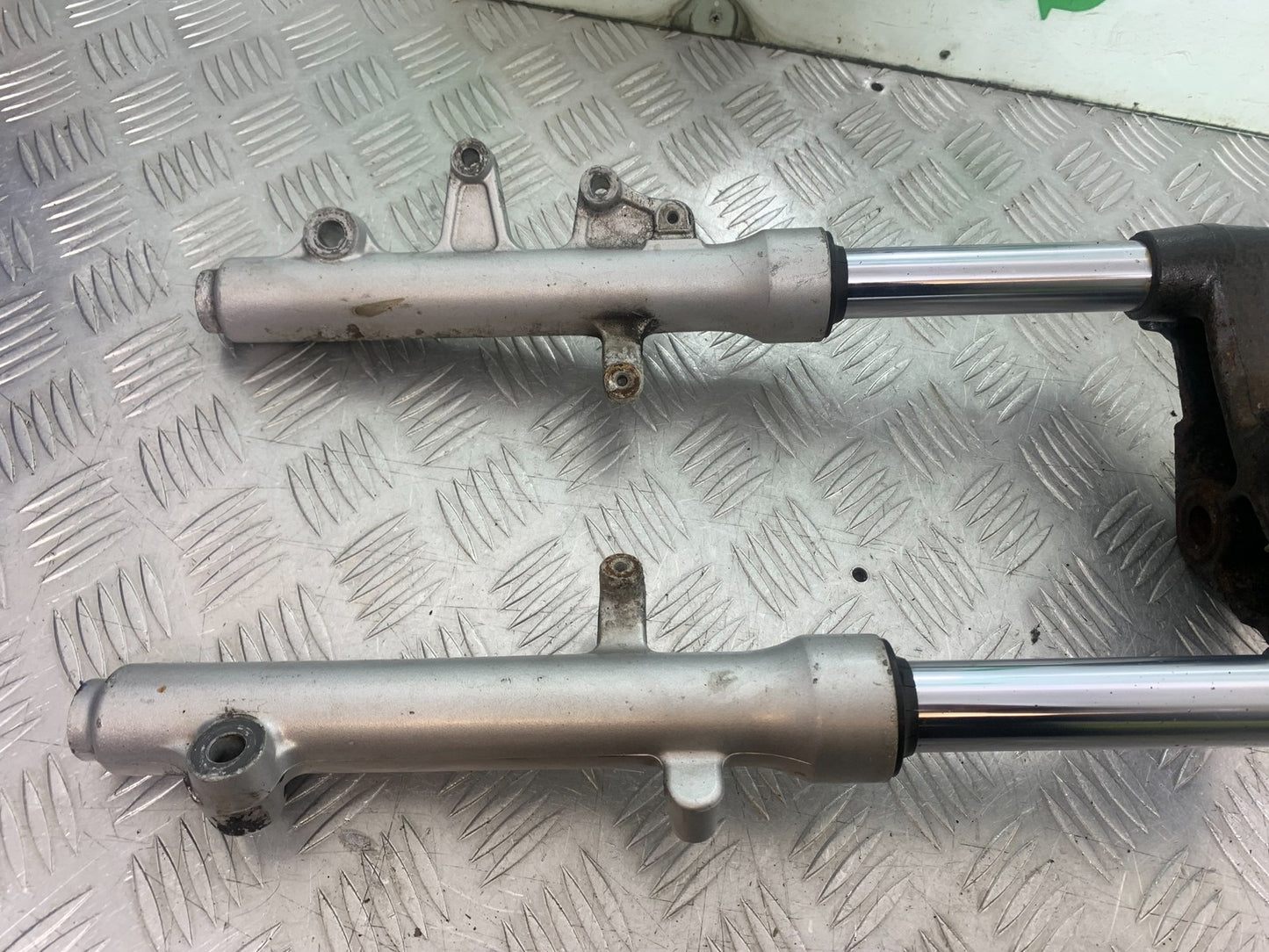 SUZUKI AN 200 UH 200 FORKS AND YOKE  YEAR 2007-2009 (CMB1256)
