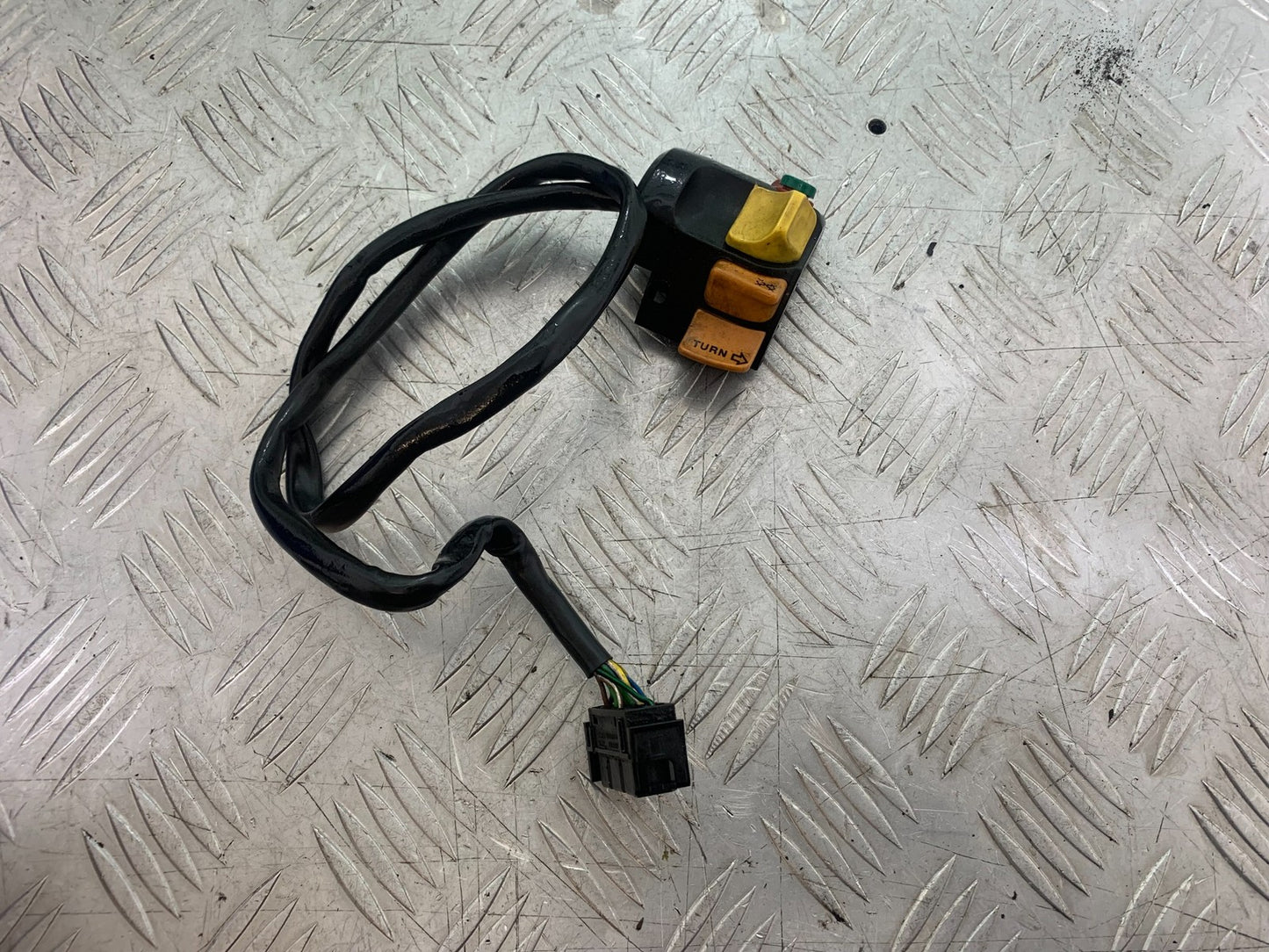 BMW R850 R R850R RIGHT SWITCH GEAR   YEAR 1994-2002 (CMB1170)