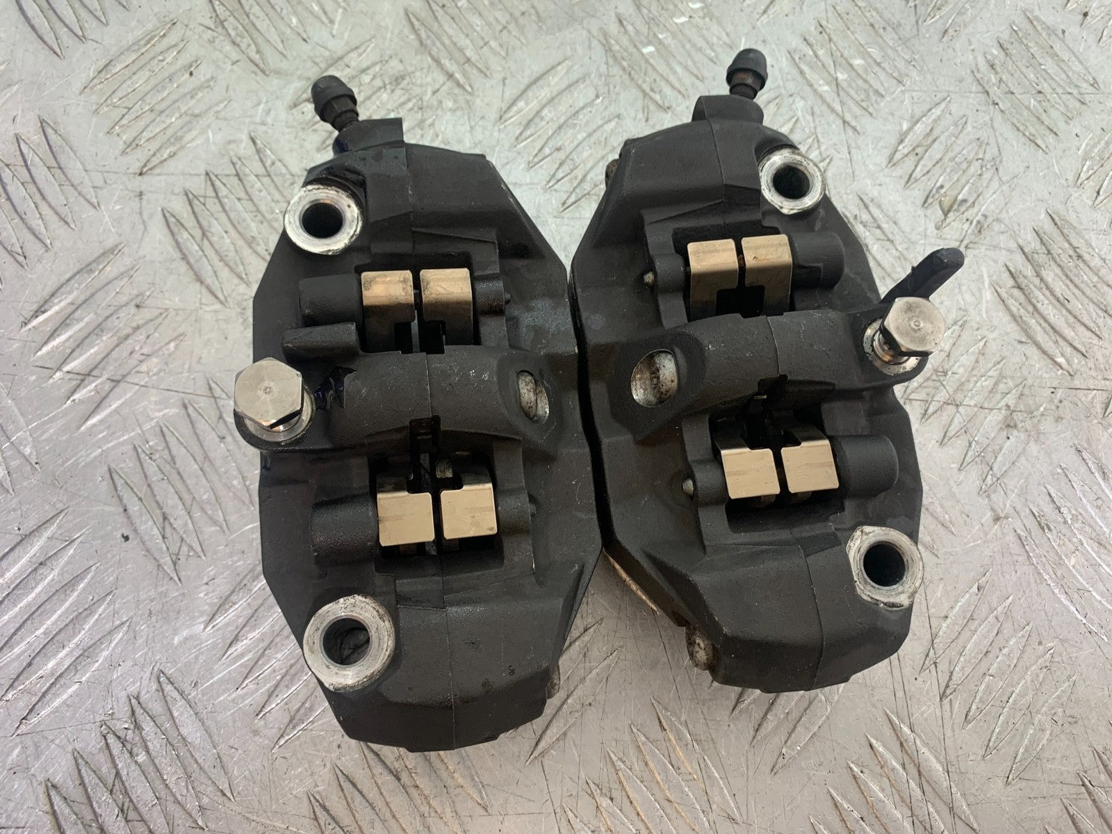 TRIUMPH 1050 SPEED TRIPLE FRONT BRAKE CALIPERS   YEAR 2005-2007 (CMB1322)