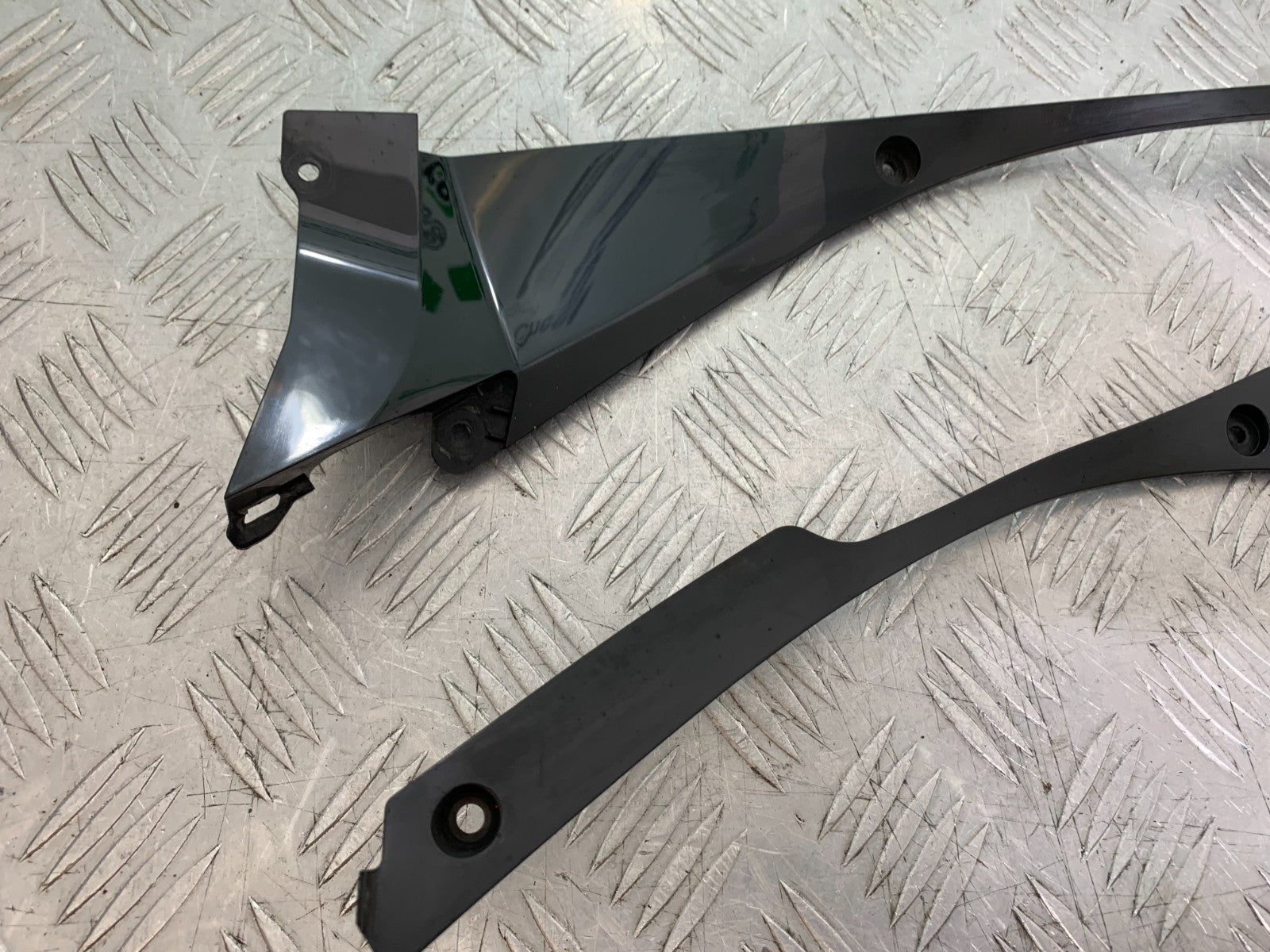 HONDA CBR1000 RR  LEFT AND RIGHT INNER INFILLS YEAR  2008-2011 (CMB1330)