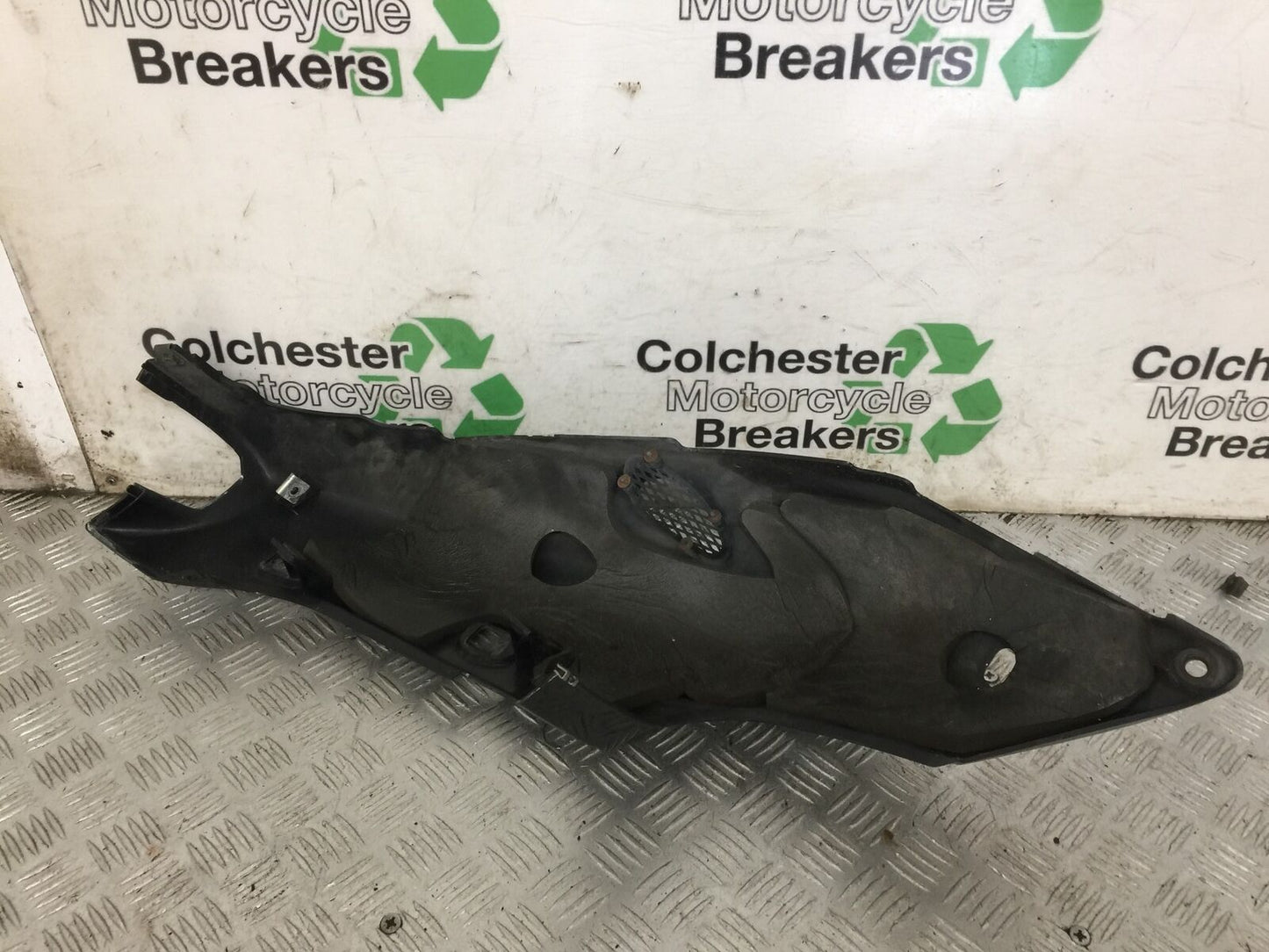KAWASAKI ZX9R ZX9B RIGHT SEAT PANEL YEAR 1994 (STOCK 860)