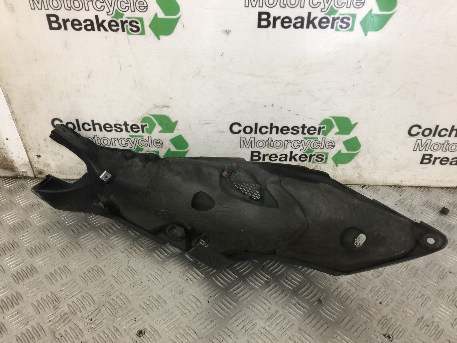KAWASAKI ZX9R ZX9B RIGHT SEAT PANEL YEAR 1994 (STOCK 860)