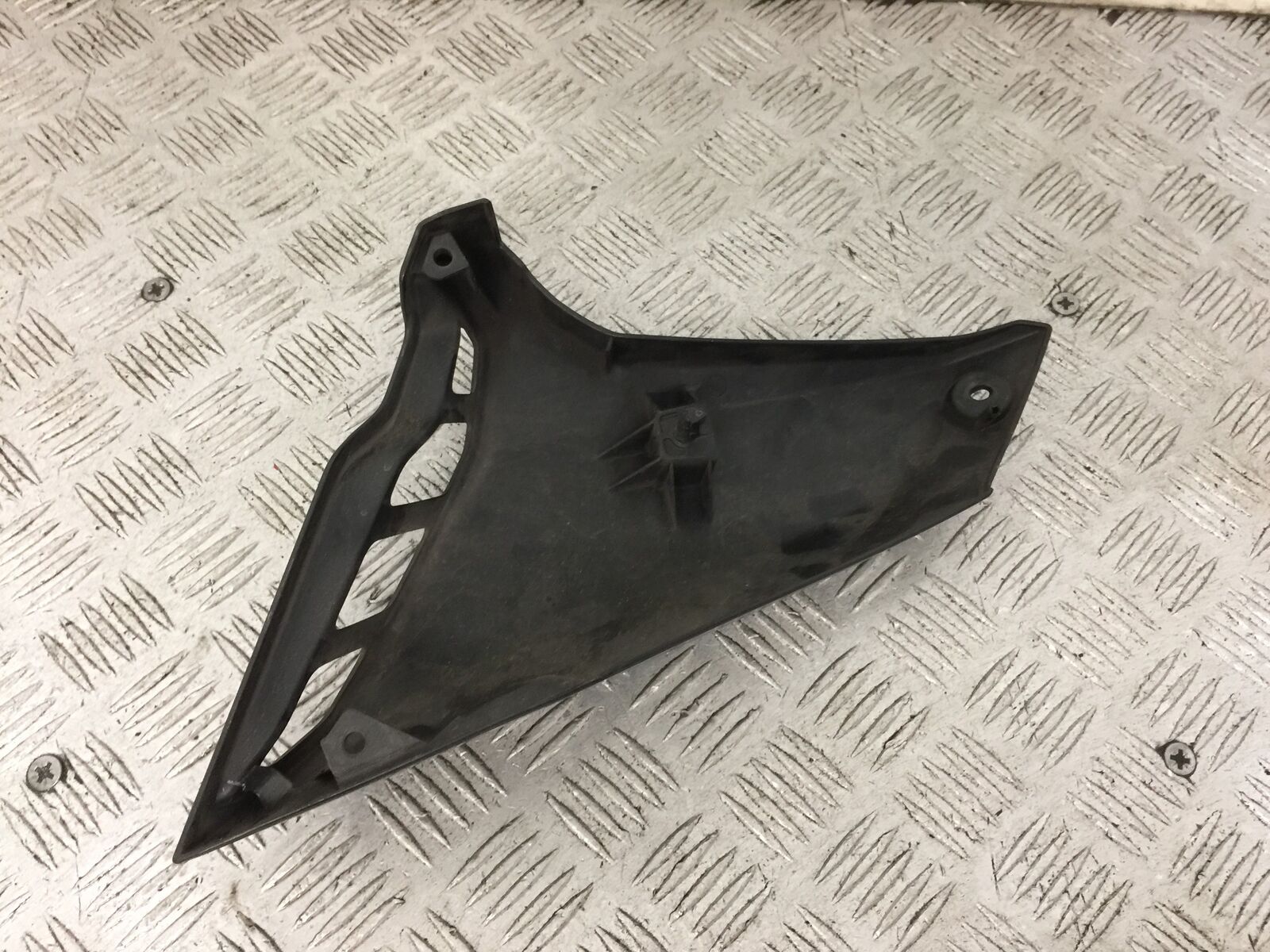 YAMAHA MT09 MT-09 RIGHT FAIRING PANEL  YEAR 2018 (STOCK 906)