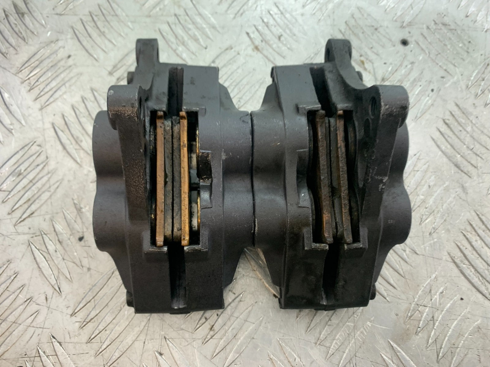 TRIUMPH TROPHY 900 FRONT BRAKE CALIPERS   YEAR 1991-95 (CMB1251)