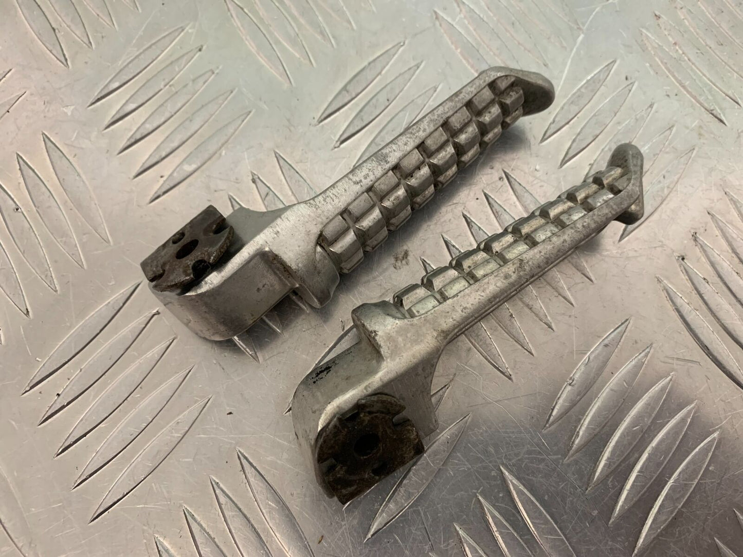 KAWASAKI NINJA 250 SL REAR FOOTPEGS  YEAR 2015-2017 (STOCK 983)