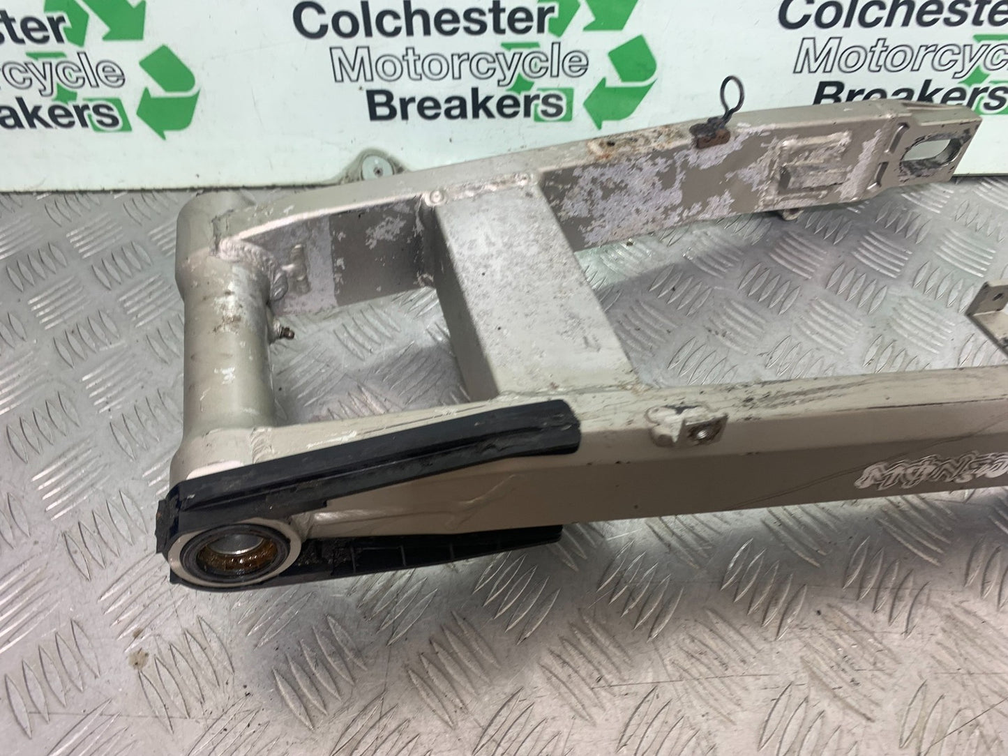 KAWASAKI ZX9R ZX9 E1 SWINGARM  YEAR 2000-01 (CMB1171)