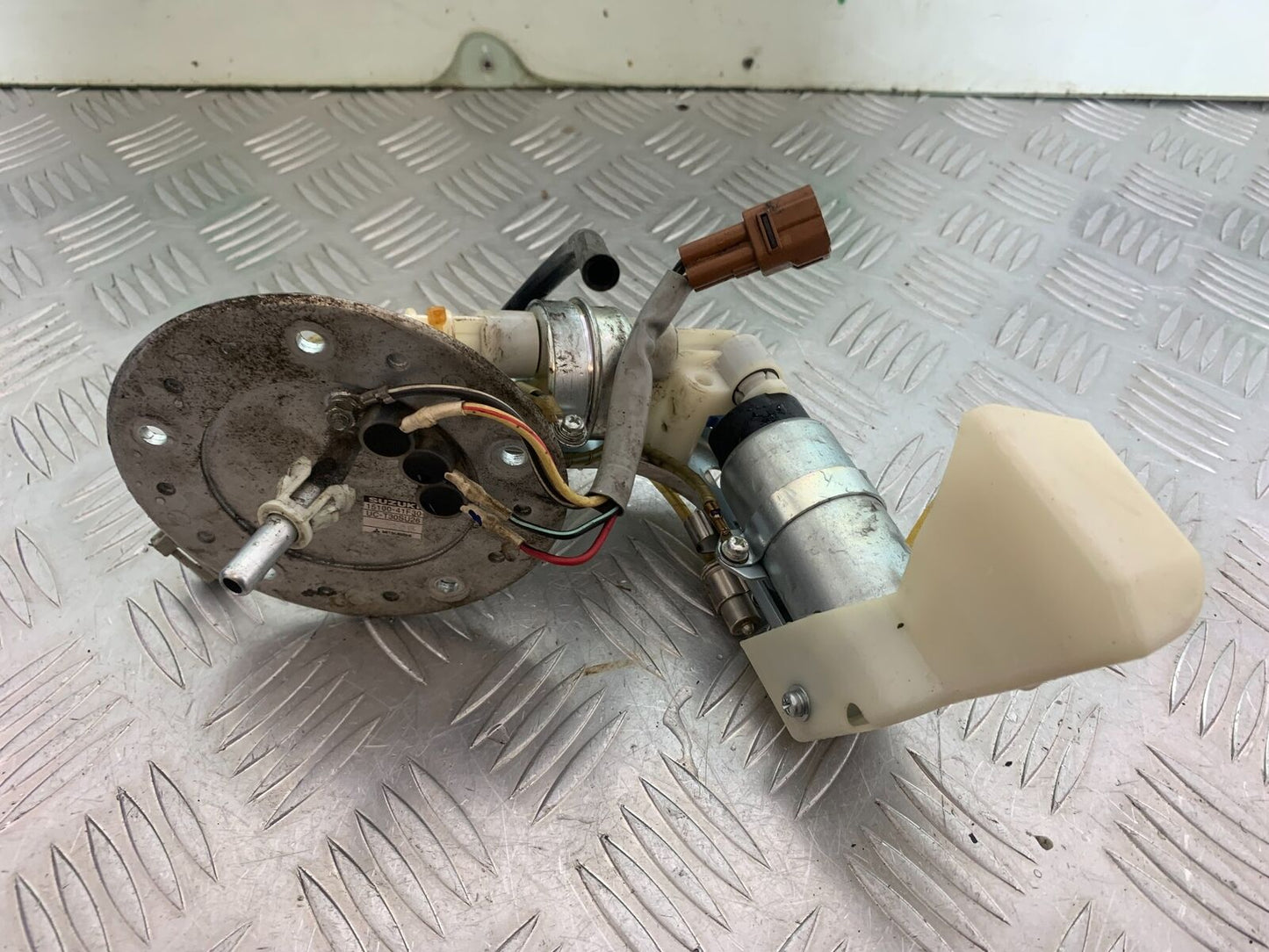 SUZUKI INTRUDER VL800 C800 PETROL PUMP YEAR 2012-16 (CMB1039)