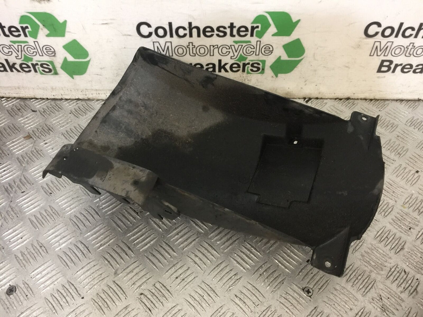YAMAHA FZR1000 EXUP RU UNDERTRAY  YEAR 1991-1994 (STOCK 820)