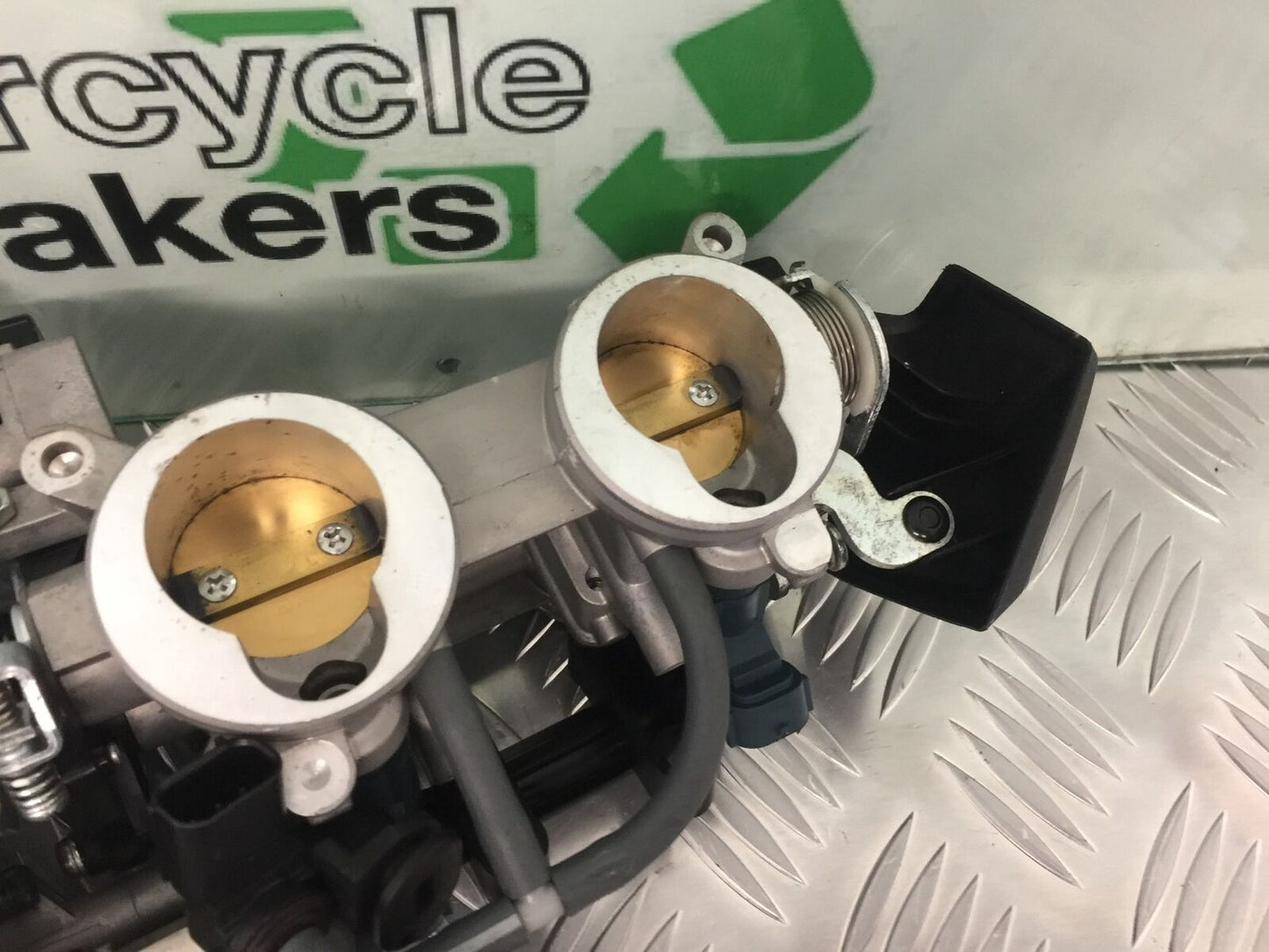 KAWASAKI Z800 Z 800 THROTTLE BODIES   YEAR 2013-2017 (STOCK 925)