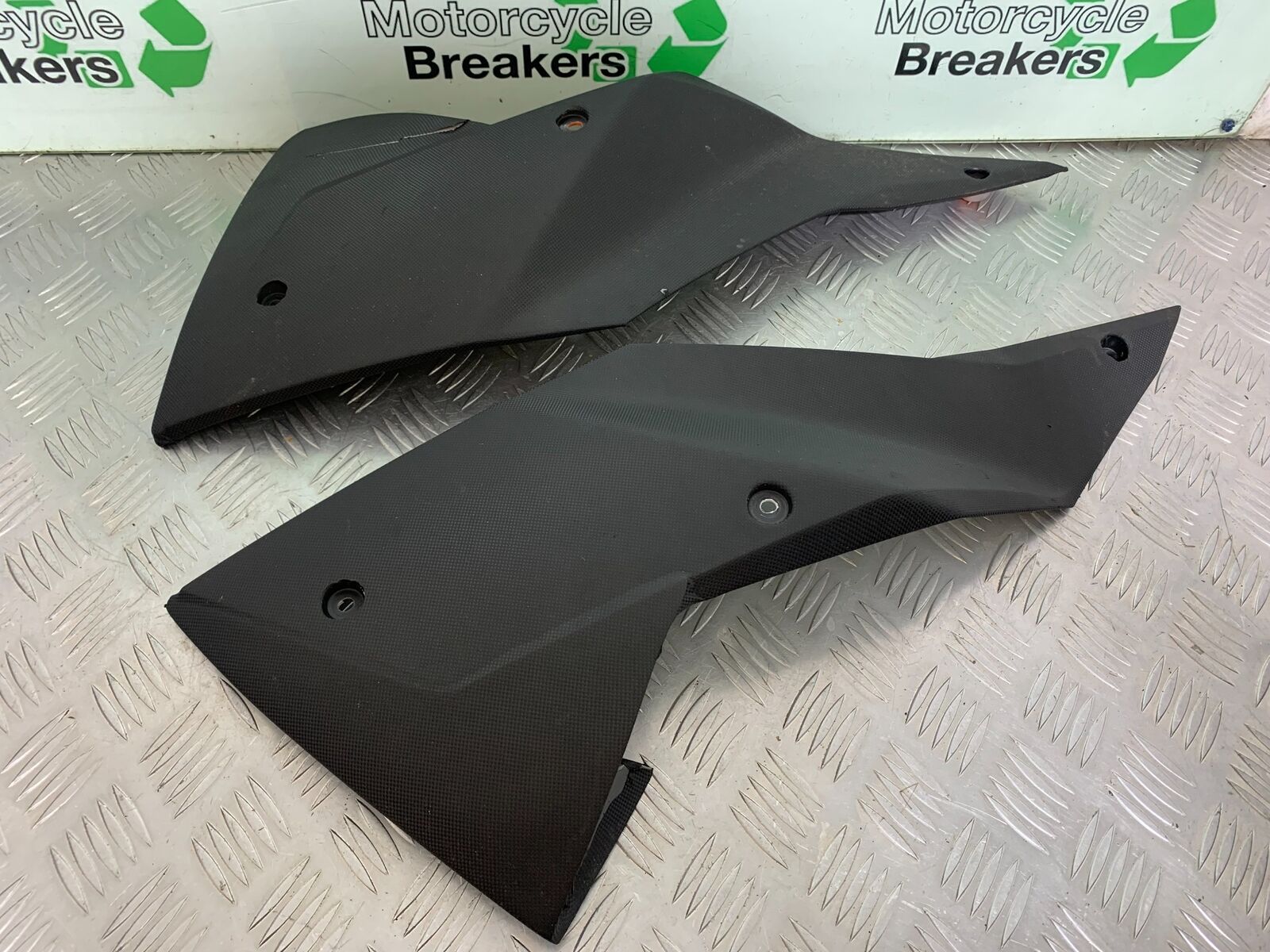 KTM 990 SUPERMOTO T LOWER TANK PANELS   YEAR 2010-2011  (CMB1032)