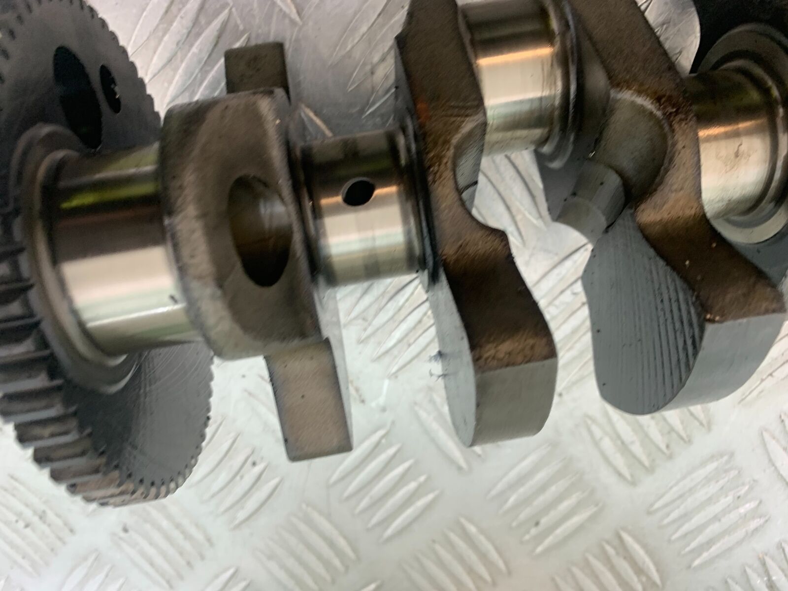 TRIUMPH 955i SPRINT ST CRANKSHAFT   YEAR 1999-2004 (STOCK 735)