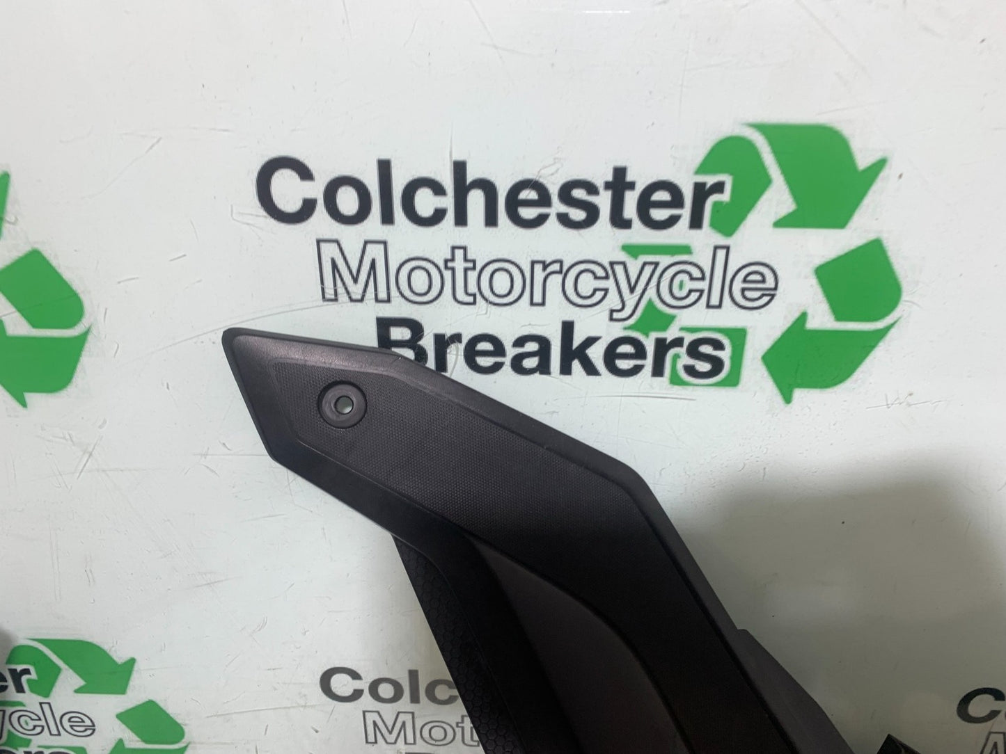YAMAHA YZF-R125 YZF 125 LEFT SIDE INFILL PANEL  YEAR 2019-2022 (CMB1263)