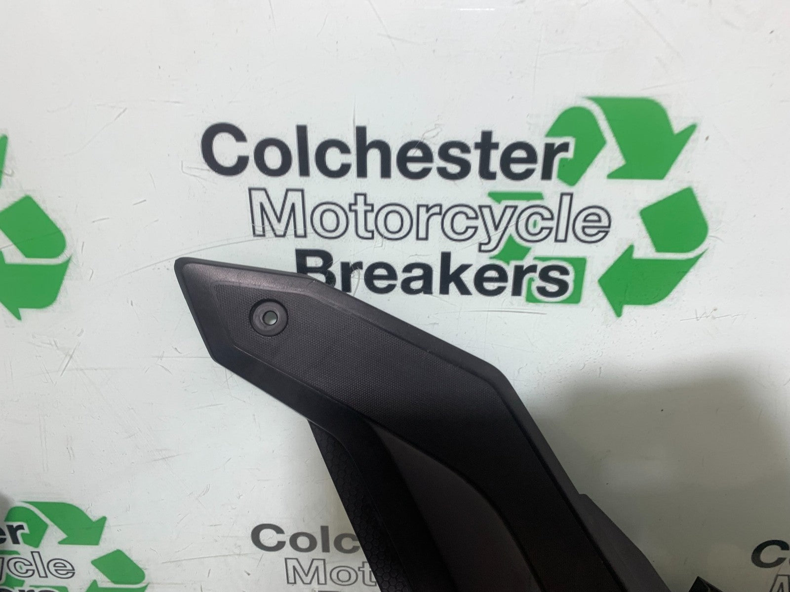 YAMAHA YZF-R125 YZF 125 LEFT SIDE INFILL PANEL  YEAR 2019-2022 (CMB1263)