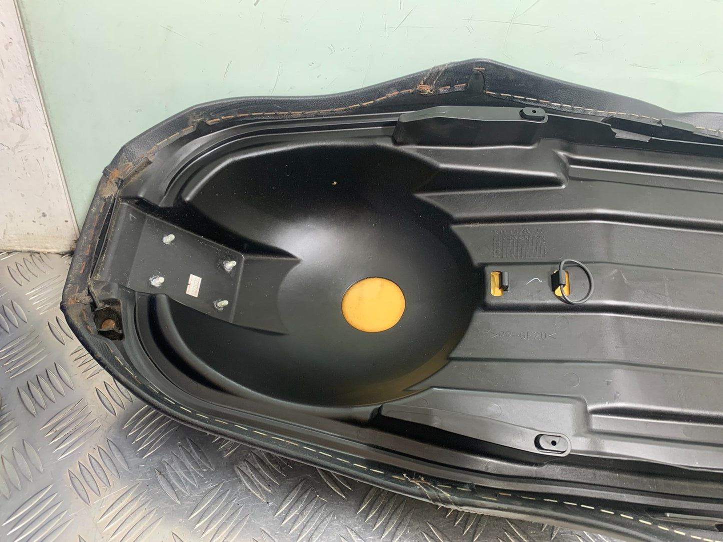 YAMAHA XMAX 300 SEAT  YEAR 2017-2020 (CMB1218)