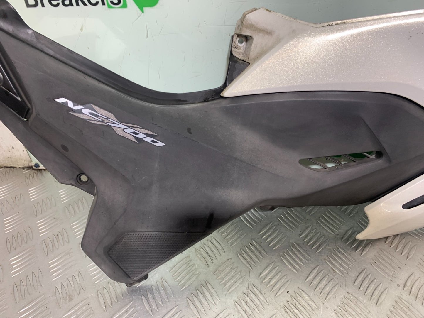 HONDA NC700 X RIGHT  TANK PANEL YEAR 2012-2014 (CMB1327)