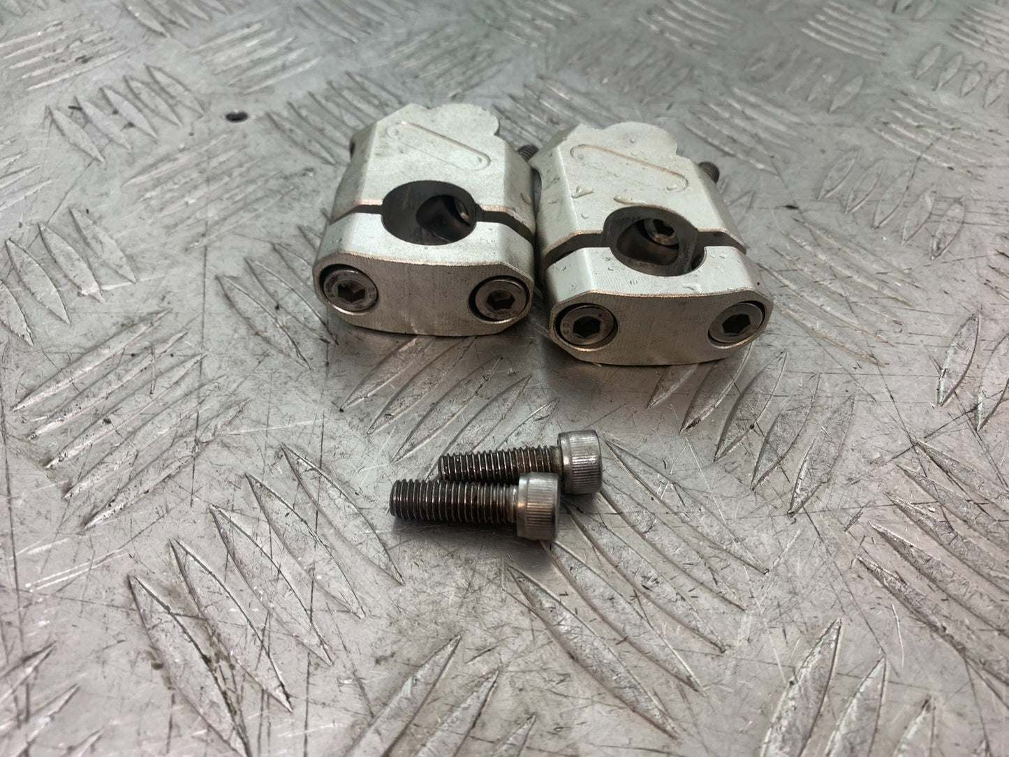 YAMAHA XJ900 XJ 900 DIVERSION HANDLEBAR RISERS    YEAR 1994-2002 (CMB1292)