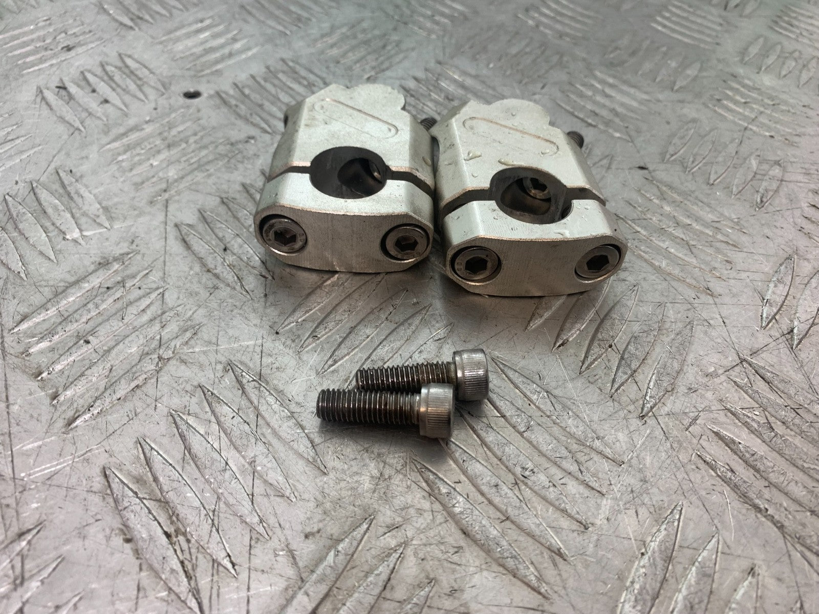 YAMAHA XJ900 XJ 900 DIVERSION HANDLEBAR RISERS    YEAR 1994-2002 (CMB1292)