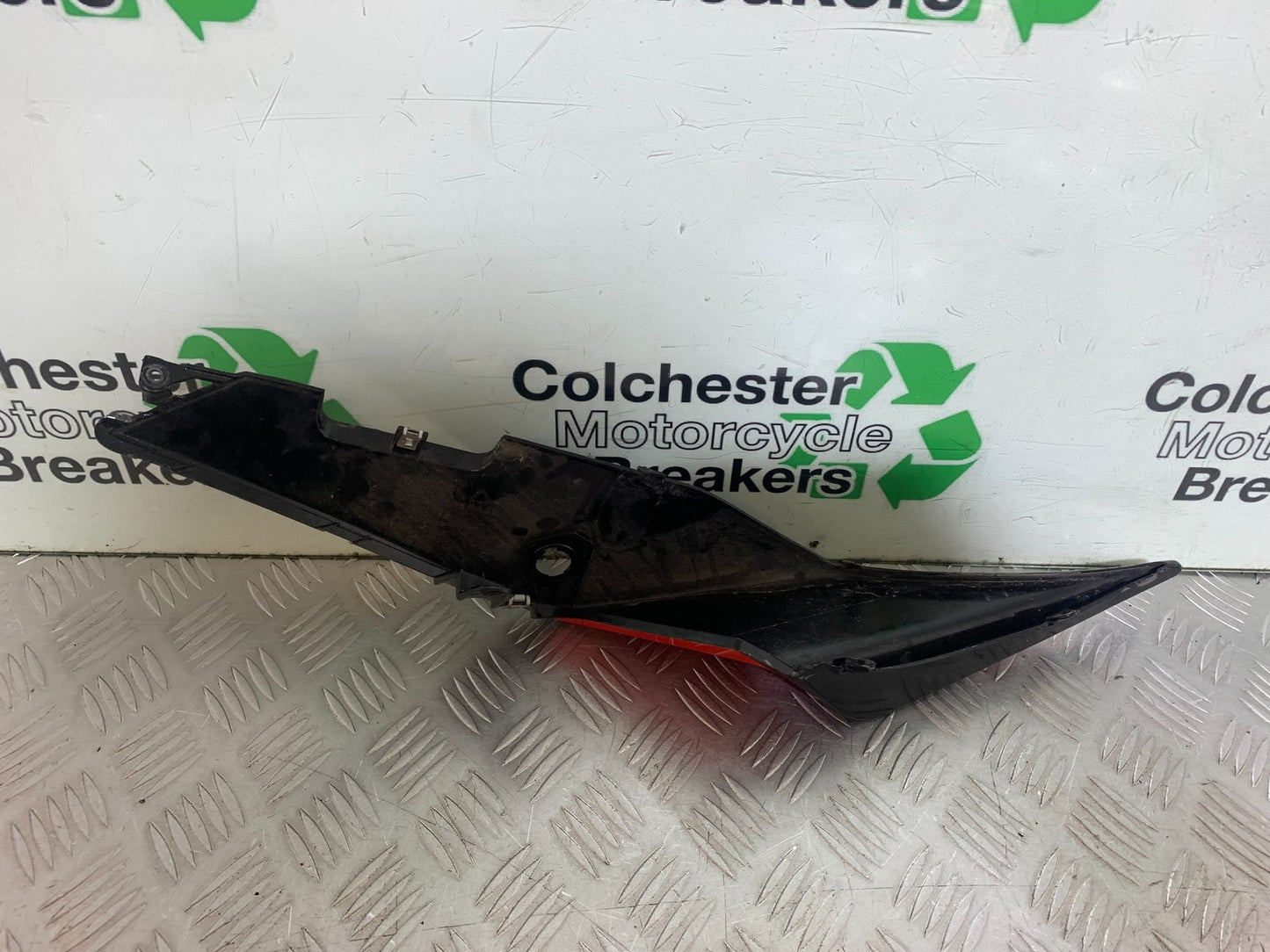 APRILIA RSV4 FACTORY LEFT SEAT PANEL  YEAR 2009-2012 (CMB1224)