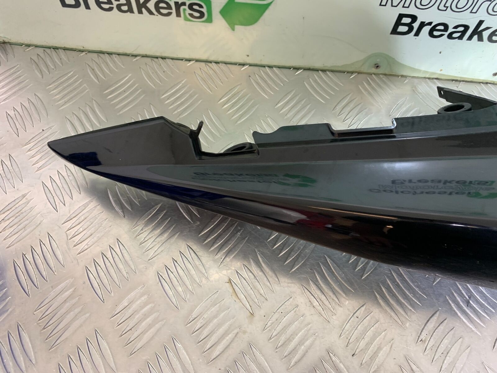 SUZUKI SV650 SV 650 RIGHT SEAT PANEL  YEAR 2003-2006 (CMB1014)