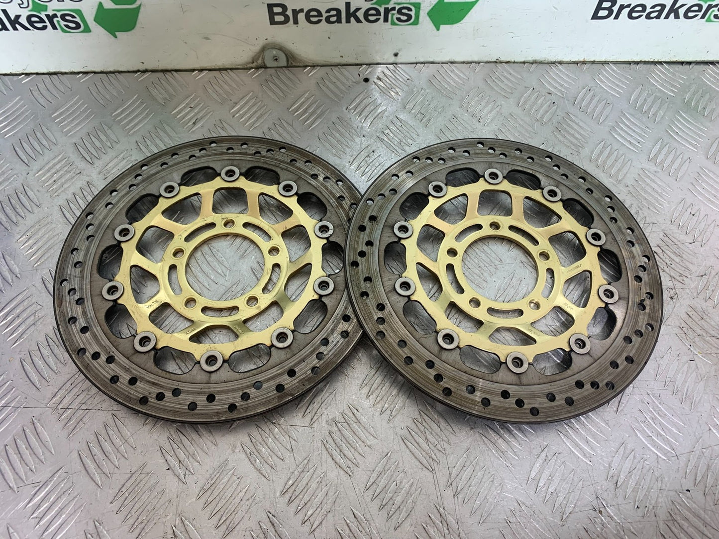 TRIUMPH 1050 SPEED TRIPLE FRONT BRAKE DISCS  YEAR 2005-2007 (CMB1322)