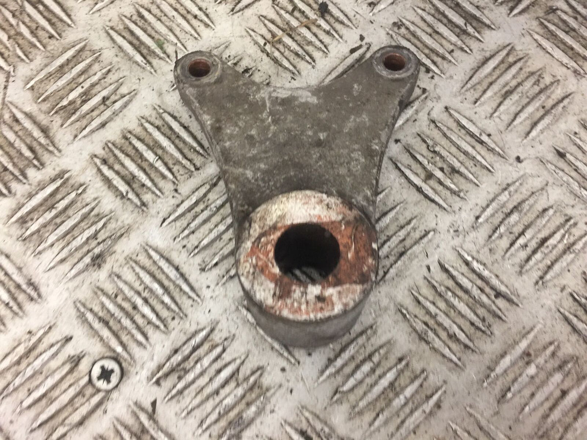 SUZUKI GSF600 GSF 600 BANDIT REAR CALIPER BRACKET YEAR 1997(STOCK 449)