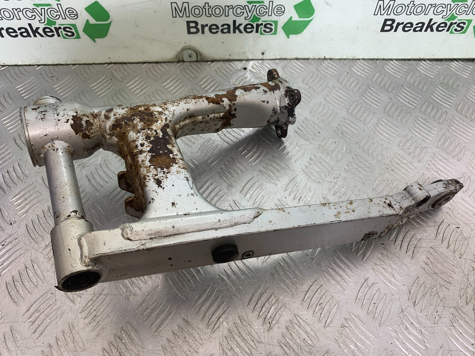 HONDA NT650 V DEAUVILLE SWINGARM   YEAR 1999 (CMB1268)