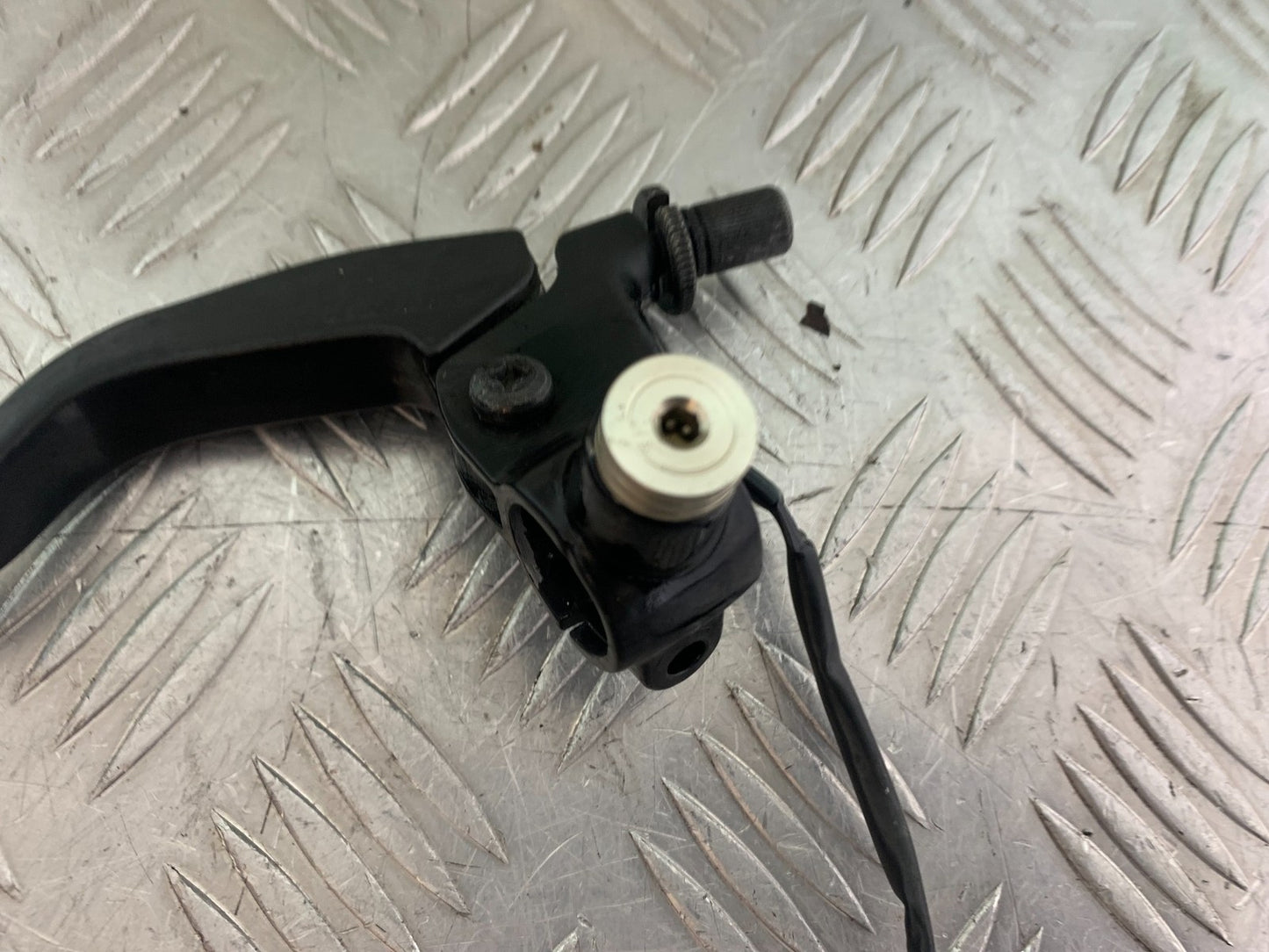 KTM DUKE 125 CLUTCH LEVER AND BRACKET  YEAR 2017-2022 (CMB1222)
