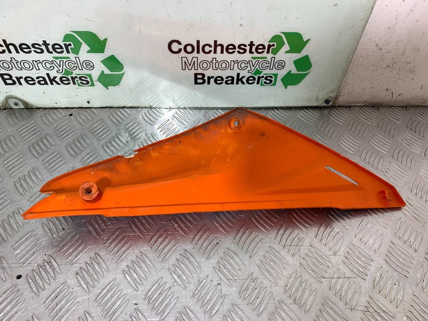 QINGQI QM125 GY-2B RIGHT SEAT PANEL YEAR 2016 (CMB1228)