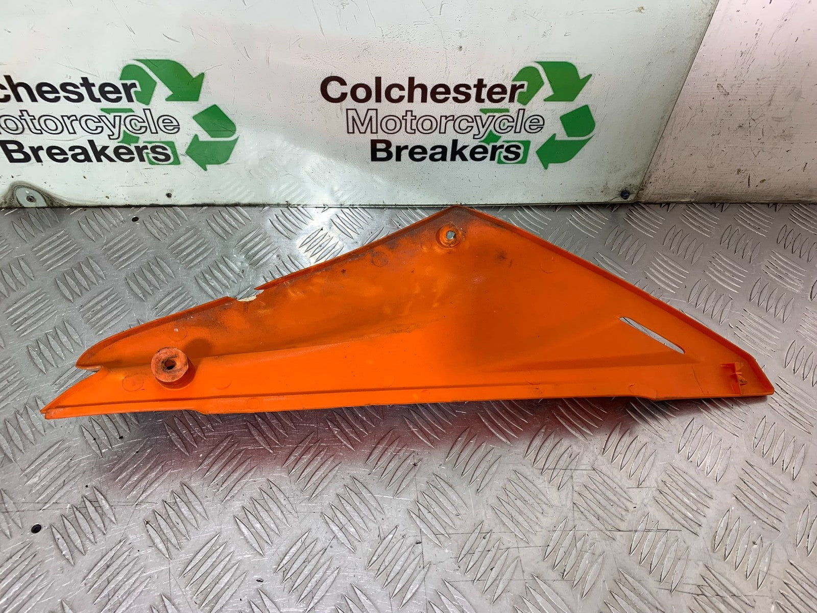 QINGQI QM125 GY-2B RIGHT SEAT PANEL YEAR 2016 (CMB1228)