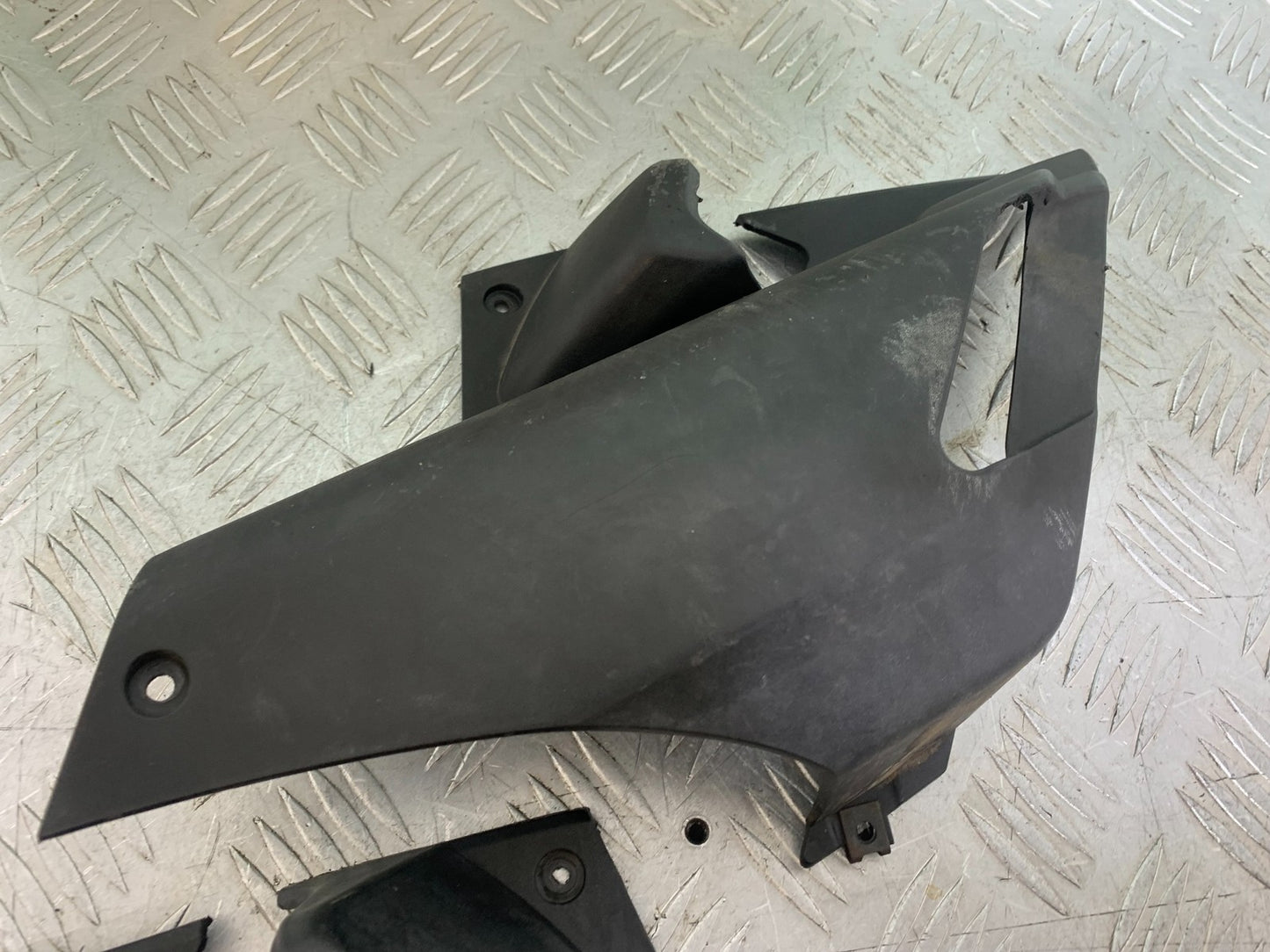 YAMAHA XMAX 250 XMAX 250 LEFT AND RIGHT INFILL COVERS YEAR 2006-09 (CMB1201)