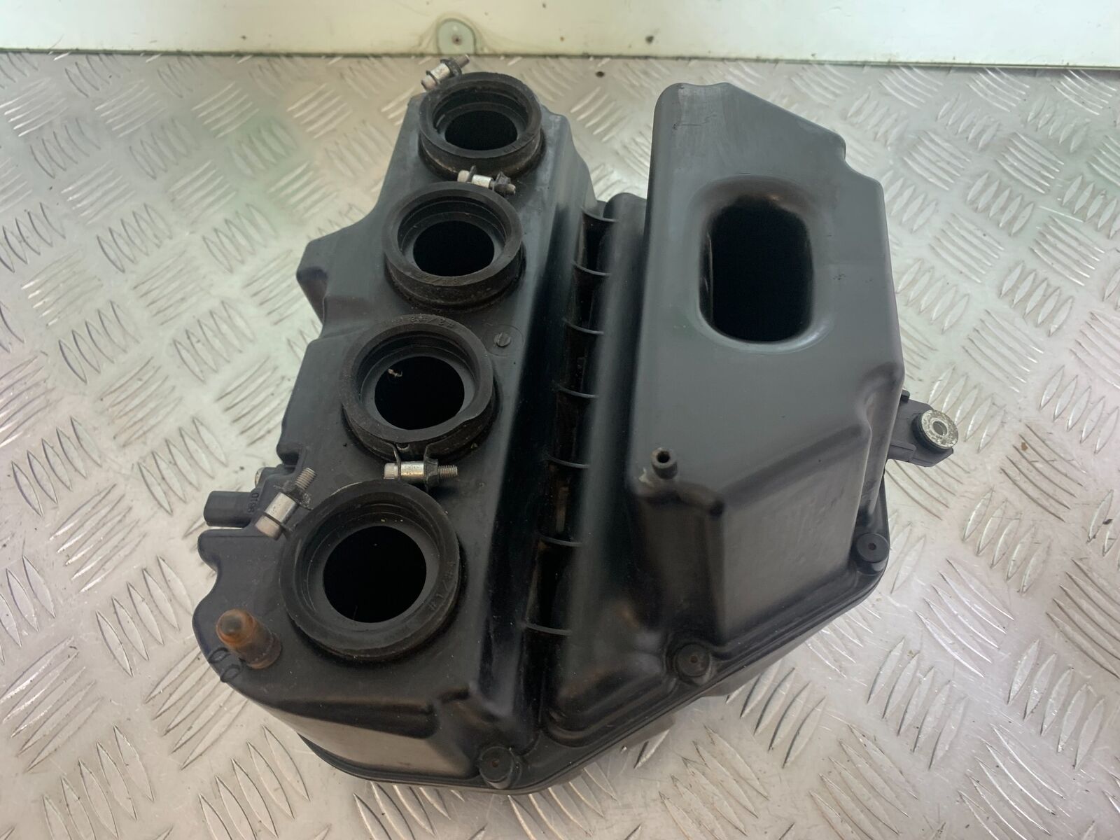 YAMAHA XJ6 XJ6-S AIR BOX  YEAR 2009-2015  (CMB1070)