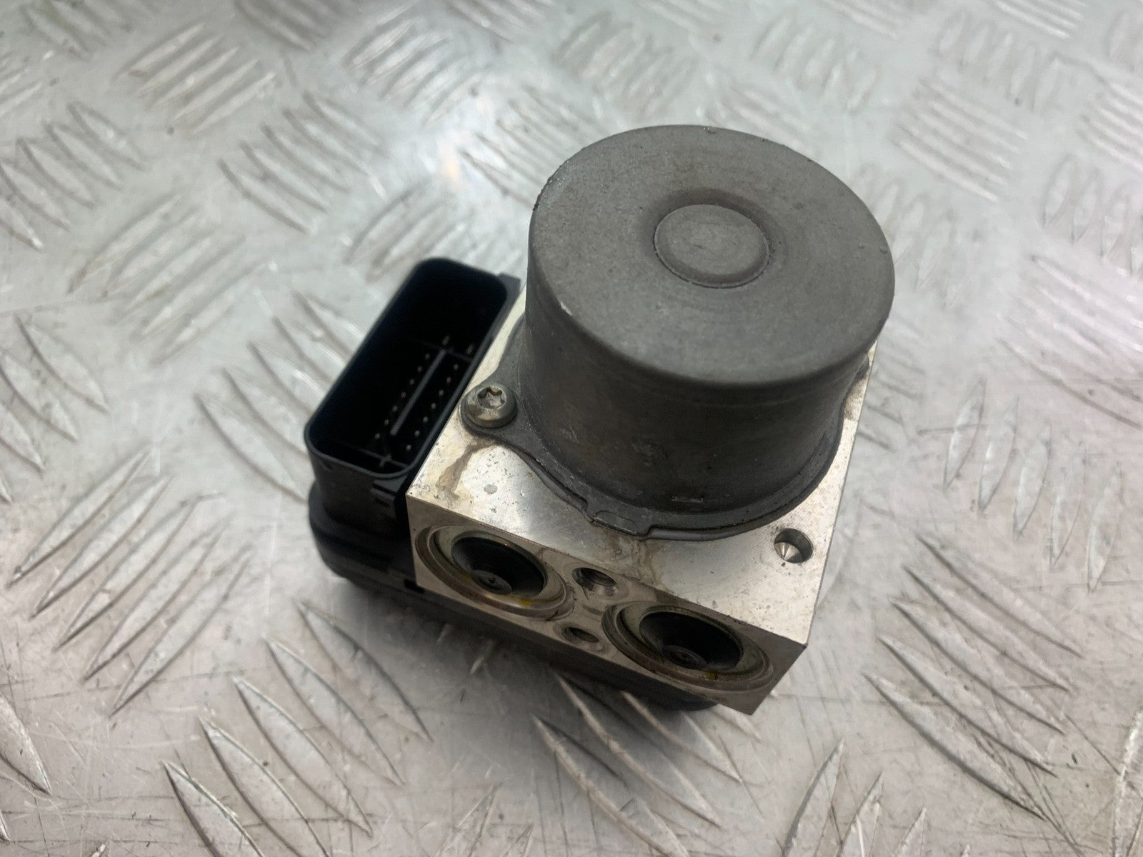 YAMAHA YZF R7 ABS PUMP  YEAR 2022-2025 (CMB1255)