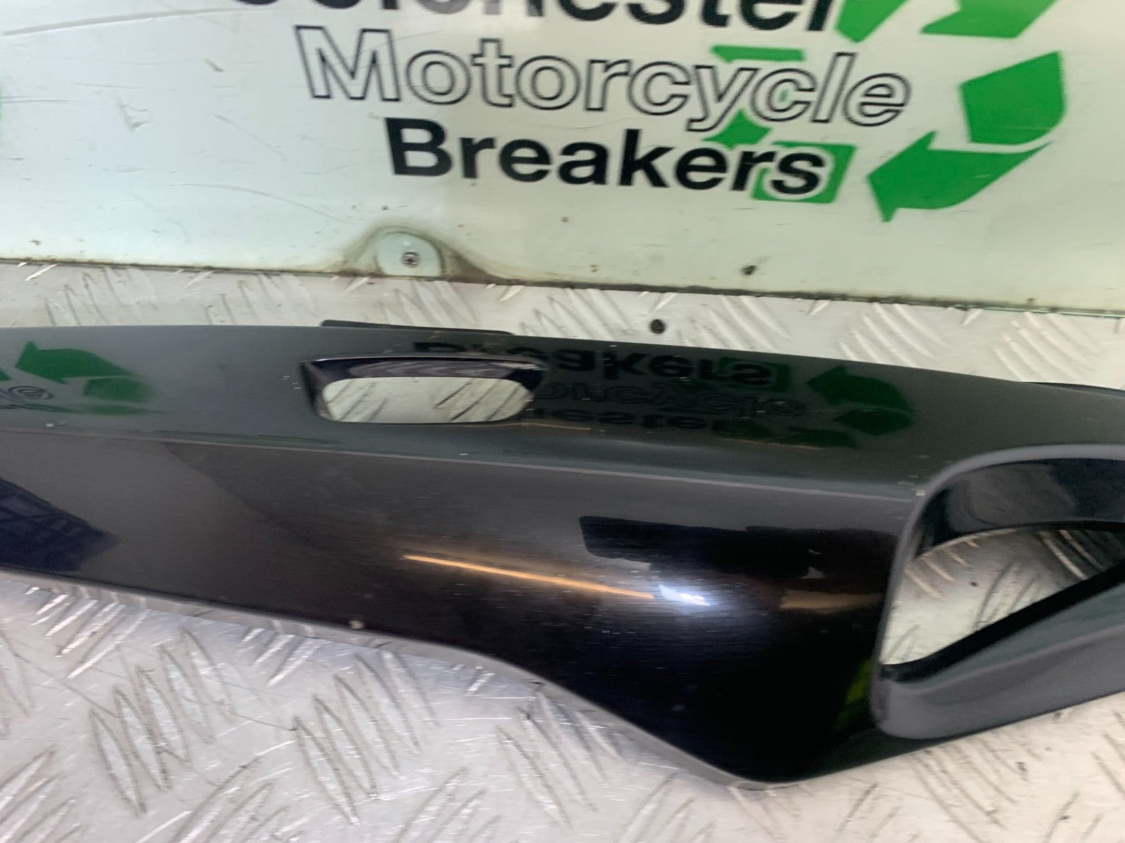 TRIUMPH 1050 SPRINT GT RIGHT SEAT PANEL YEAR 2010-2016 (CMB1250)