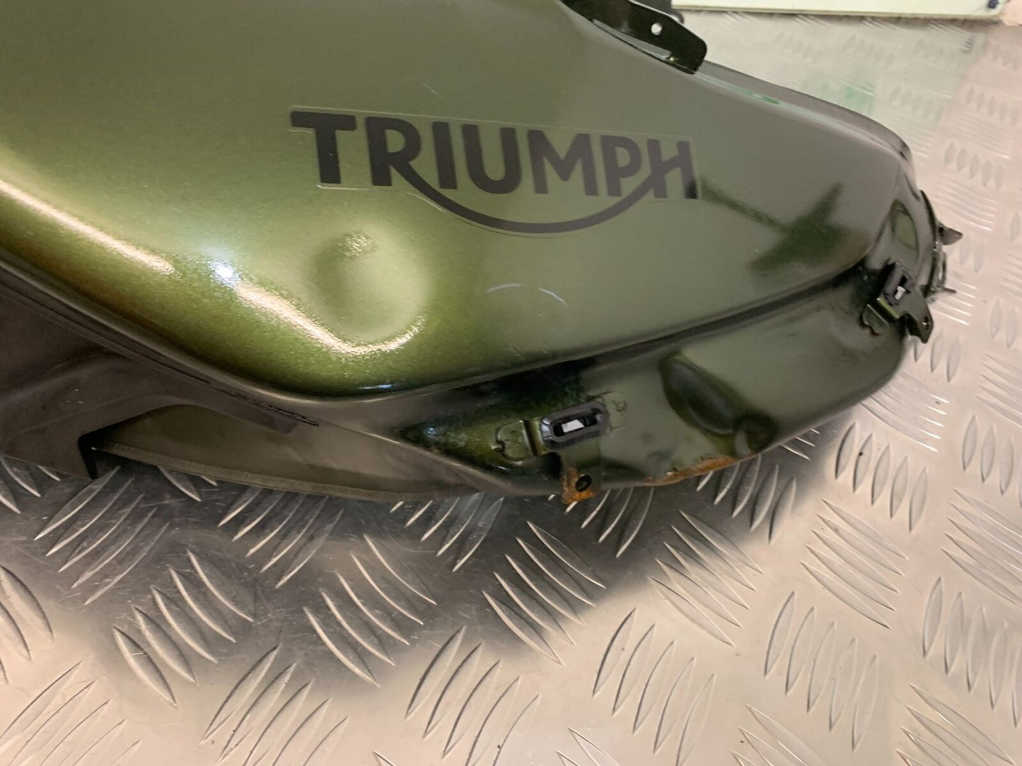 TRIUMPH TIGER 800 XCA PETROL TANK  YEAR 2015-2017 (STOCK 940)