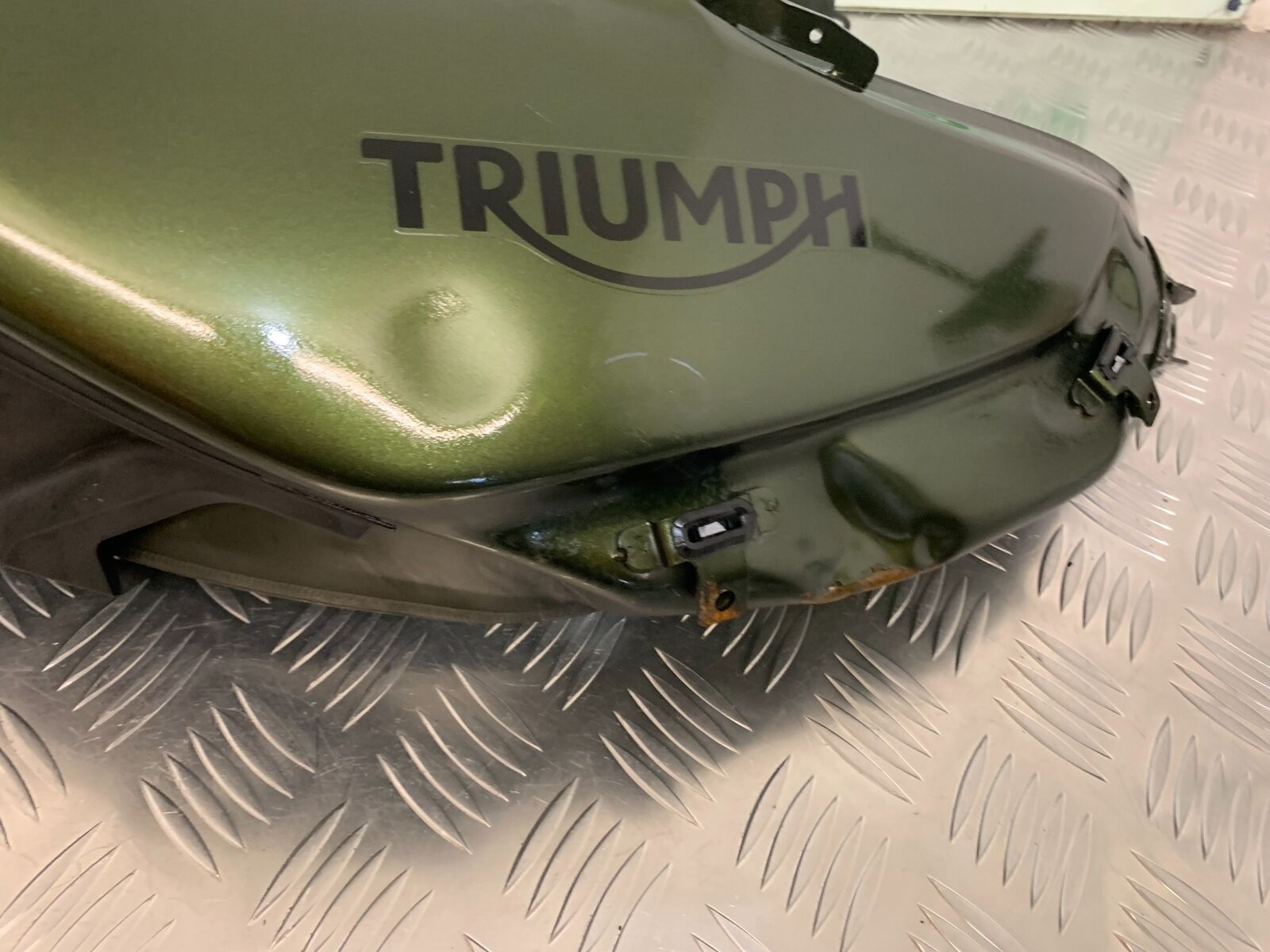 TRIUMPH TIGER 800 XCA PETROL TANK  YEAR 2015-2017 (STOCK 940)