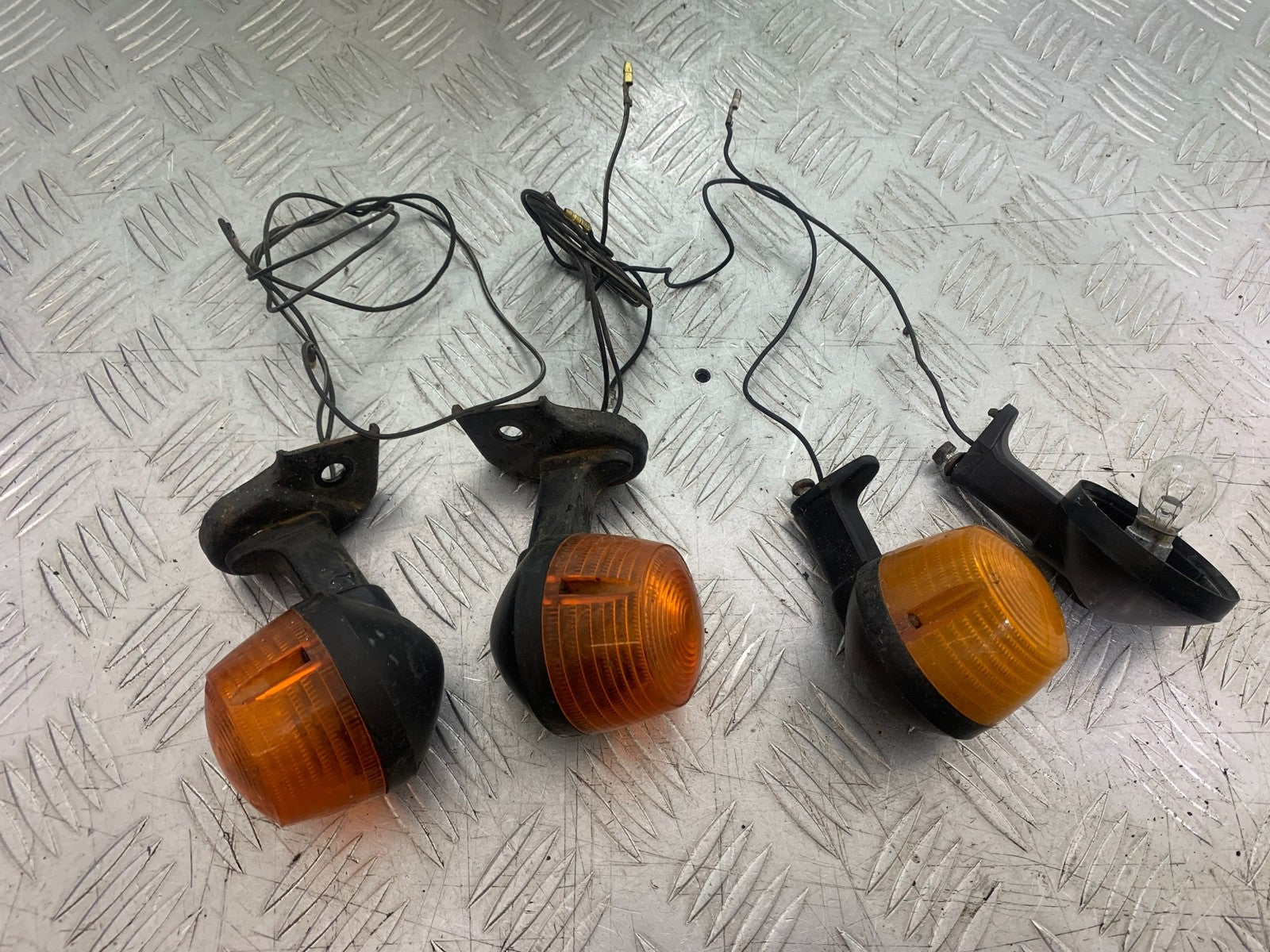 SUZUKI GP100 GP 100 INDICATORS   YEAR 1978-1988 (CMB1259)