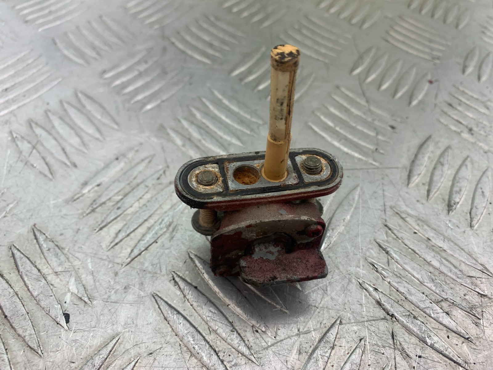 YAMAHA YZF1000 THUNDERACE PETROL TAP YEAR 1997-2000 (CMB1204)